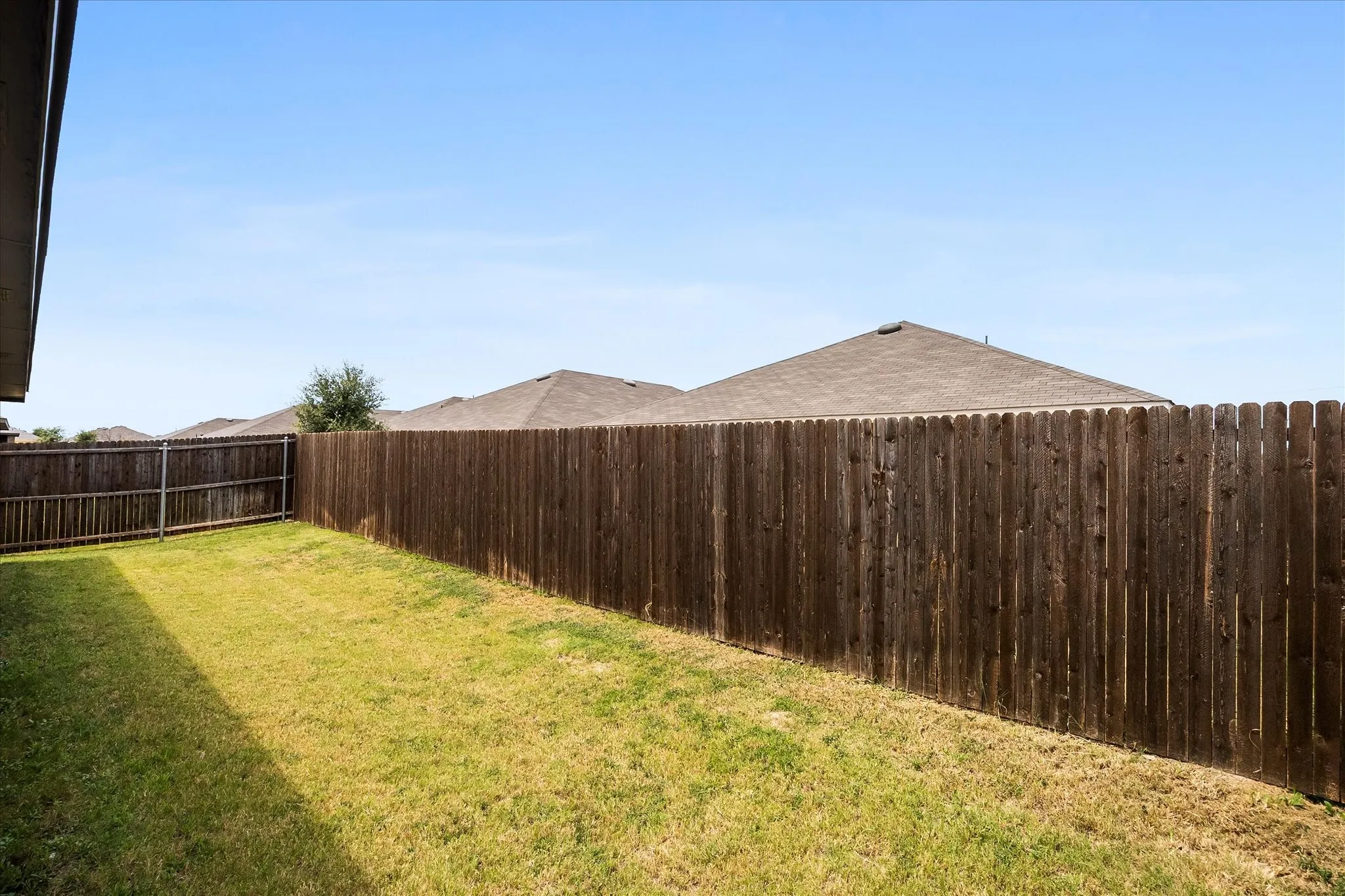 Single Family Residence For Rent in Hunt County , 157 Silver Charm Lane, Caddo Mills, Texas 75135, 4 Bedroom, 3 Bathroom, 2 Garage spaces, 2,097 Sqft, built in 2021, mls#21367550, Real Estate Agent in Caddo Mills, Homes For Rent in Hunt county, Homes For Rent in Caddo Mills, Realtor in Caddo Mills Texas, Real Estate Brokerage Independent Realty Texas, Luminita Cordes Realtor