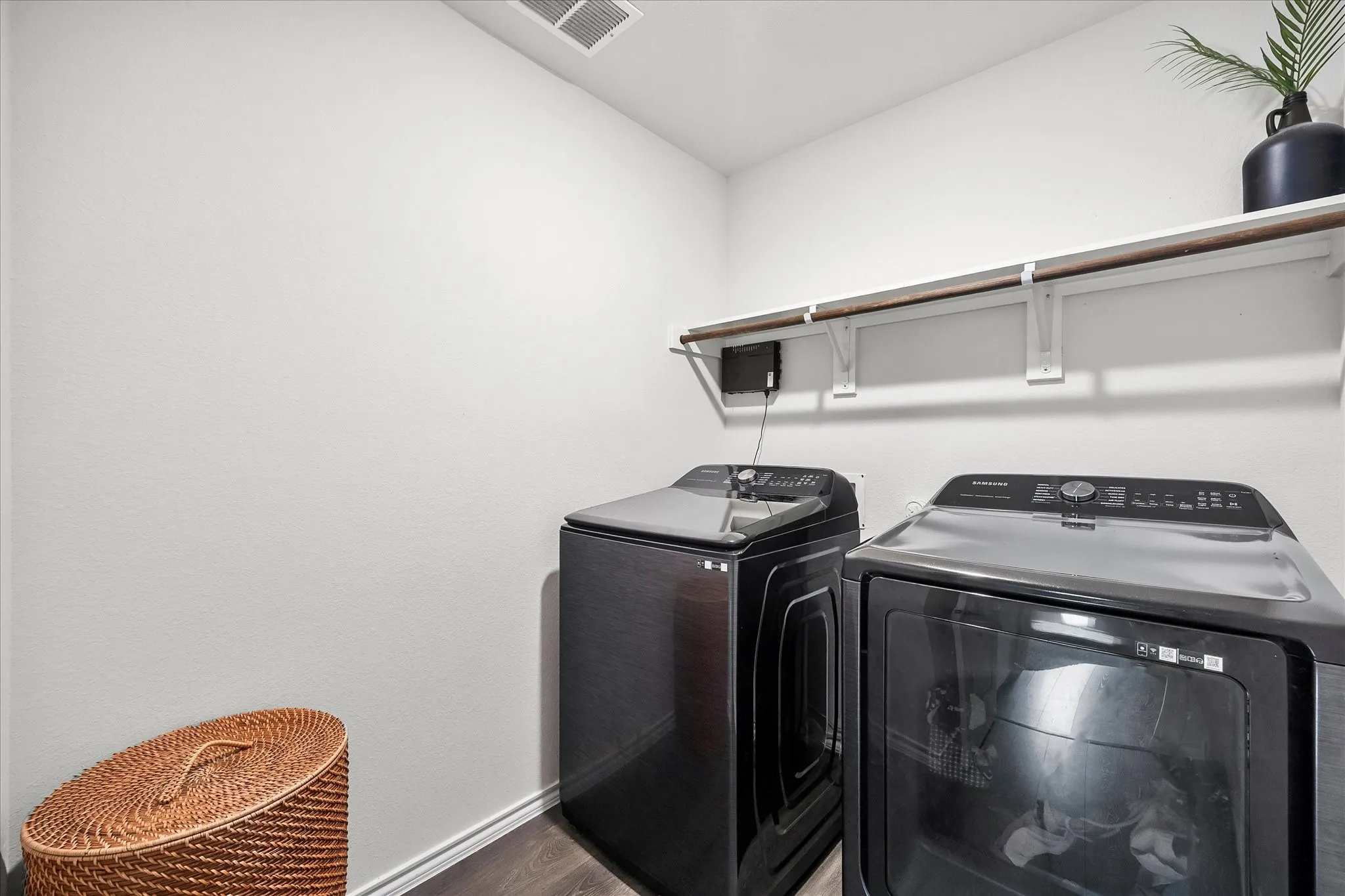 Single Family Residence For Rent in Hunt County , 157 Silver Charm Lane, Caddo Mills, Texas 75135, 4 Bedroom, 3 Bathroom, 2 Garage spaces, 2,097 Sqft, built in 2021, mls#21367550, Real Estate Agent in Caddo Mills, Homes For Rent in Hunt county, Homes For Rent in Caddo Mills, Realtor in Caddo Mills Texas, Real Estate Brokerage Independent Realty Texas, Luminita Cordes Realtor