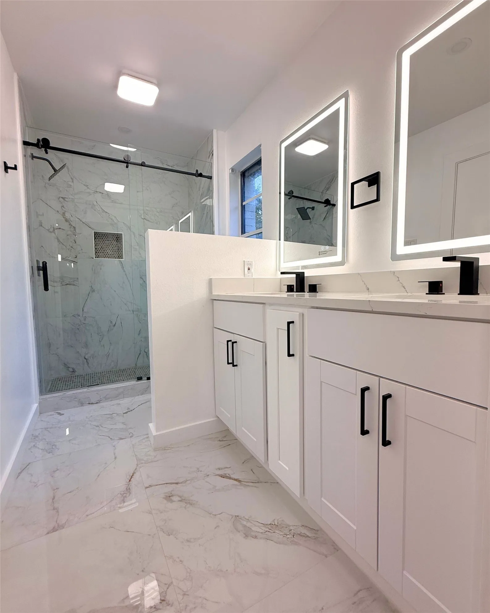 Single Family Residence For Sale in Dallas County , 12911 Mitchwin Road, Farmers Branch, Texas 75234, 3 Bedroom, 3 Bathroom, 2 Garage spaces, 2,276 Sqft, built in 1966, mls#21367565, Real Estate Agent in Farmers Branch, Homes For Sale in Dallas county, Homes For Sale in Farmers Branch, Realtor in Farmers Branch Texas, Real Estate Brokerage Independent Realty Texas, Luminita Cordes Realtor