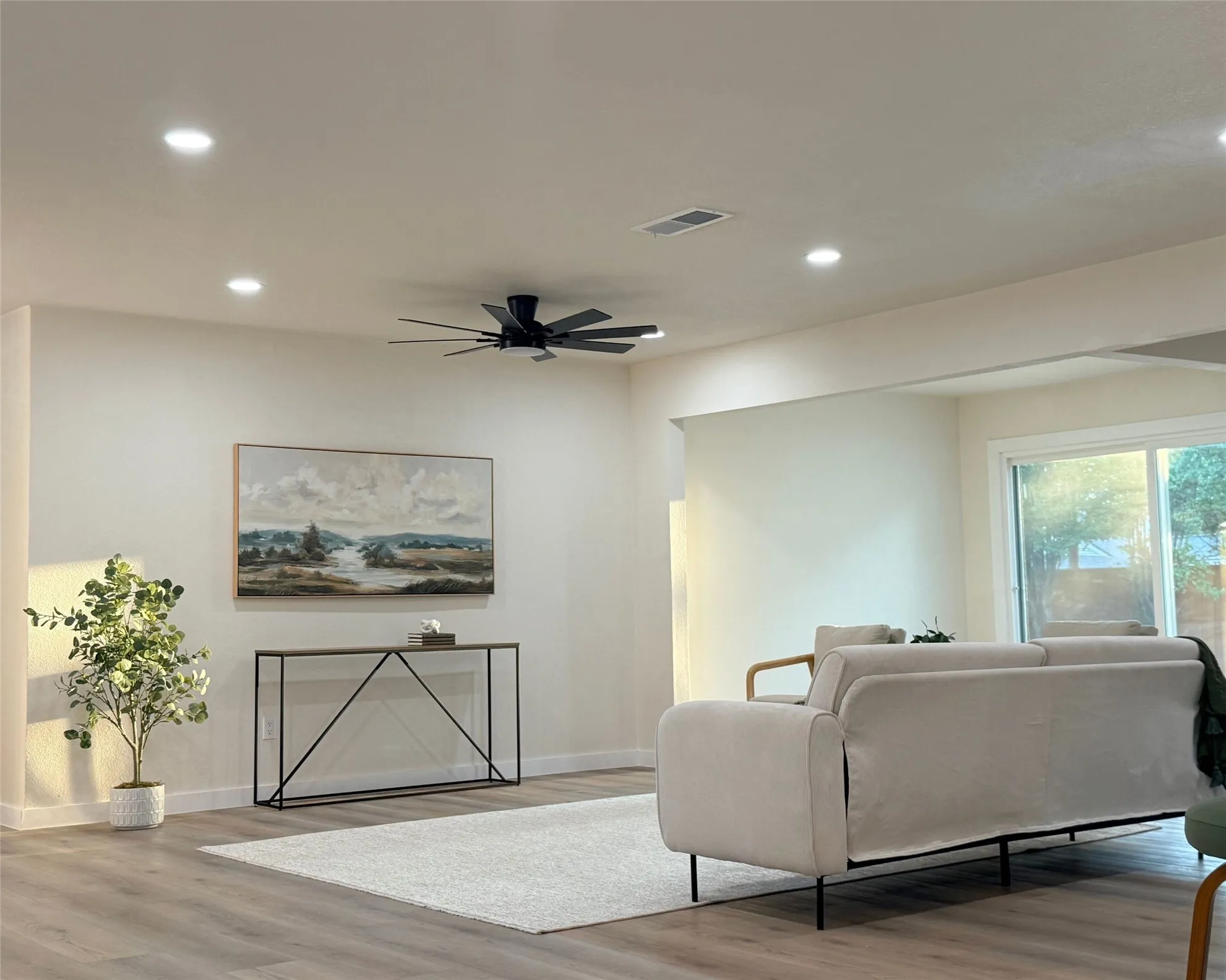 Single Family Residence For Sale in Dallas County , 12911 Mitchwin Road, Farmers Branch, Texas 75234, 3 Bedroom, 3 Bathroom, 2 Garage spaces, 2,276 Sqft, built in 1966, mls#21367565, Real Estate Agent in Farmers Branch, Homes For Sale in Dallas county, Homes For Sale in Farmers Branch, Realtor in Farmers Branch Texas, Real Estate Brokerage Independent Realty Texas, Luminita Cordes Realtor