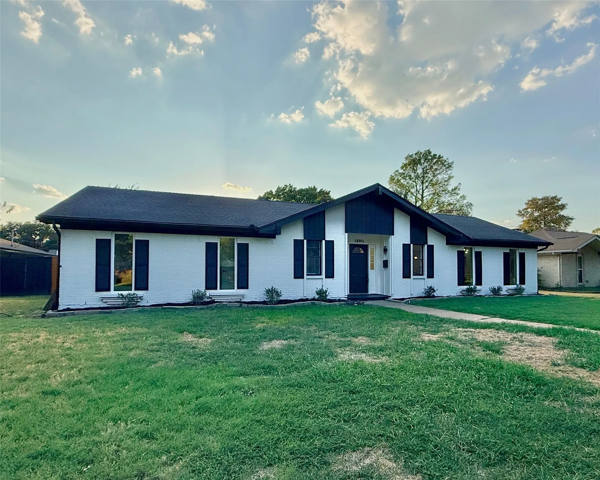 Single Family Residence For Sale in Dallas County , 12911 Mitchwin Road, Farmers Branch, Texas 75234, 3 Bedroom, 3 Bathroom, 2 Garage spaces, 2,276 Sqft, built in 1966, mls#21367565, Real Estate Agent in Farmers Branch, Homes For Sale in Dallas county, Homes For Sale in Farmers Branch, Realtor in Farmers Branch Texas, Real Estate Brokerage Independent Realty Texas, Luminita Cordes Realtor
