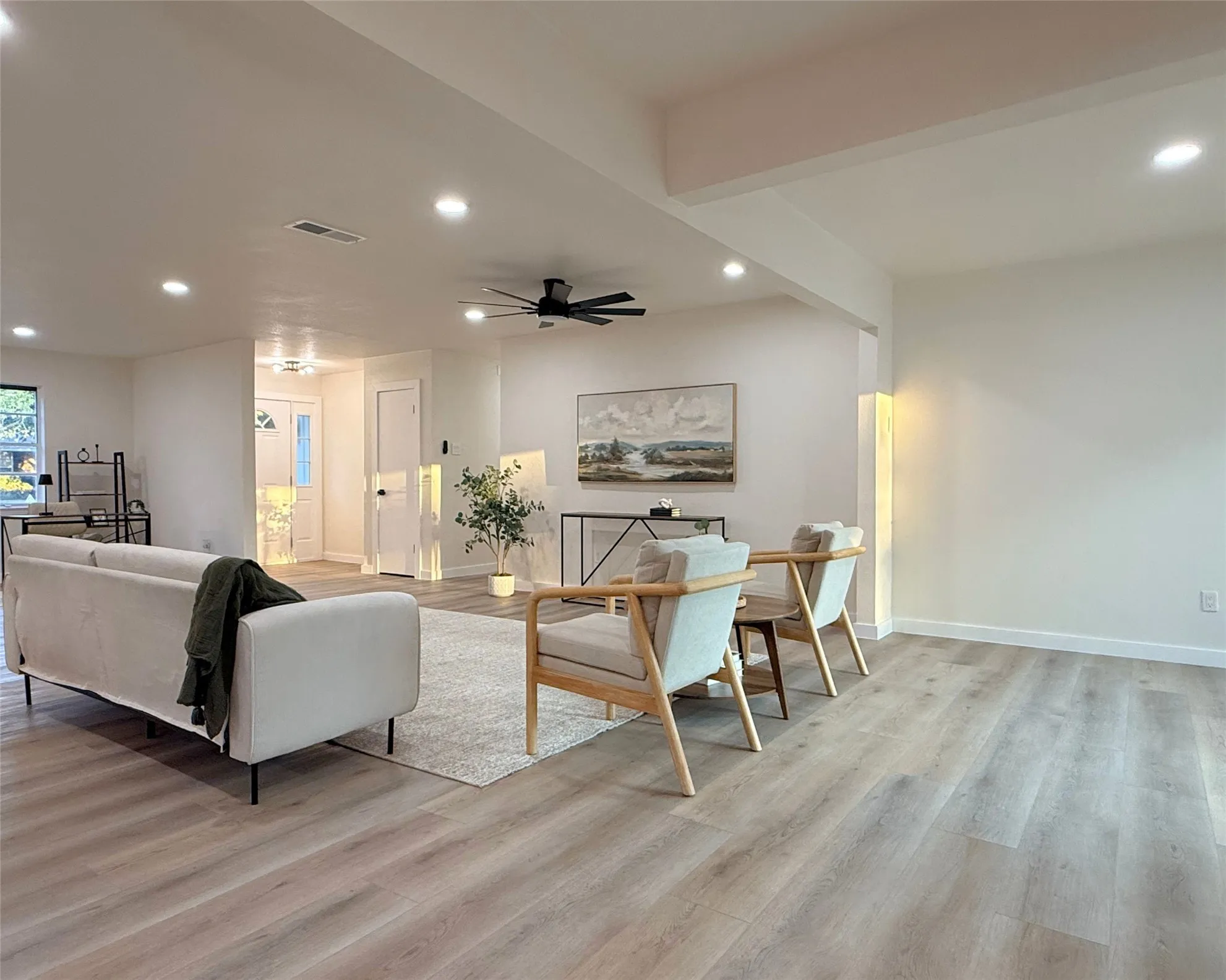 Single Family Residence For Sale in Dallas County , 12911 Mitchwin Road, Farmers Branch, Texas 75234, 3 Bedroom, 3 Bathroom, 2 Garage spaces, 2,276 Sqft, built in 1966, mls#21367565, Real Estate Agent in Farmers Branch, Homes For Sale in Dallas county, Homes For Sale in Farmers Branch, Realtor in Farmers Branch Texas, Real Estate Brokerage Independent Realty Texas, Luminita Cordes Realtor