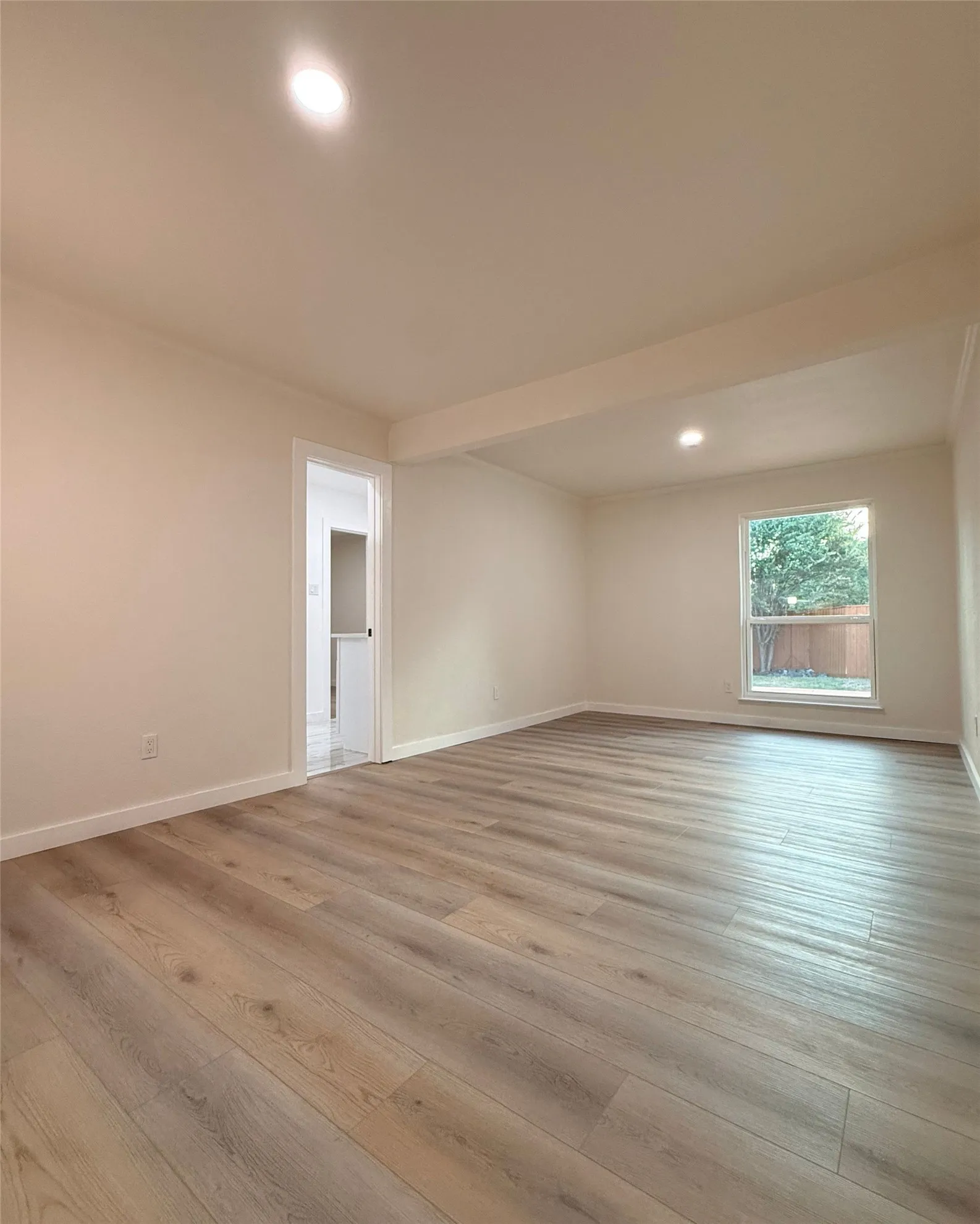 Single Family Residence For Sale in Dallas County , 12911 Mitchwin Road, Farmers Branch, Texas 75234, 3 Bedroom, 3 Bathroom, 2 Garage spaces, 2,276 Sqft, built in 1966, mls#21367565, Real Estate Agent in Farmers Branch, Homes For Sale in Dallas county, Homes For Sale in Farmers Branch, Realtor in Farmers Branch Texas, Real Estate Brokerage Independent Realty Texas, Luminita Cordes Realtor