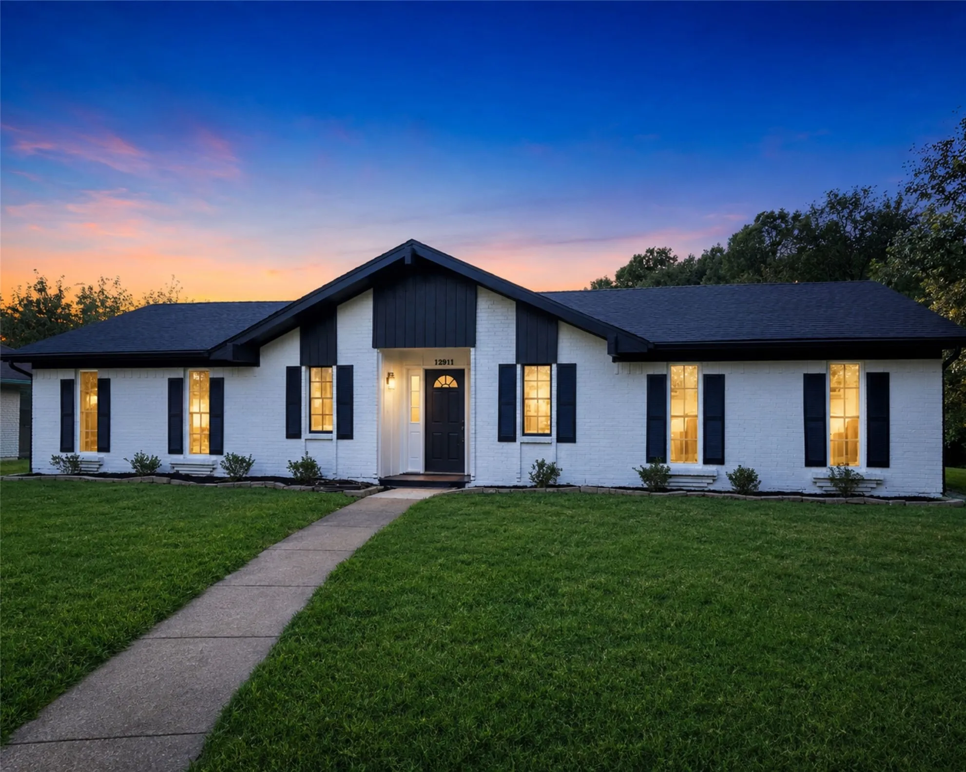 Single Family Residence For Sale in Dallas County , 12911 Mitchwin Road, Farmers Branch, Texas 75234, 3 Bedroom, 3 Bathroom, 2 Garage spaces, 2,276 Sqft, built in 1966, mls#21367565, Real Estate Agent in Farmers Branch, Homes For Sale in Dallas county, Homes For Sale in Farmers Branch, Realtor in Farmers Branch Texas, Real Estate Brokerage Independent Realty Texas, Luminita Cordes Realtor