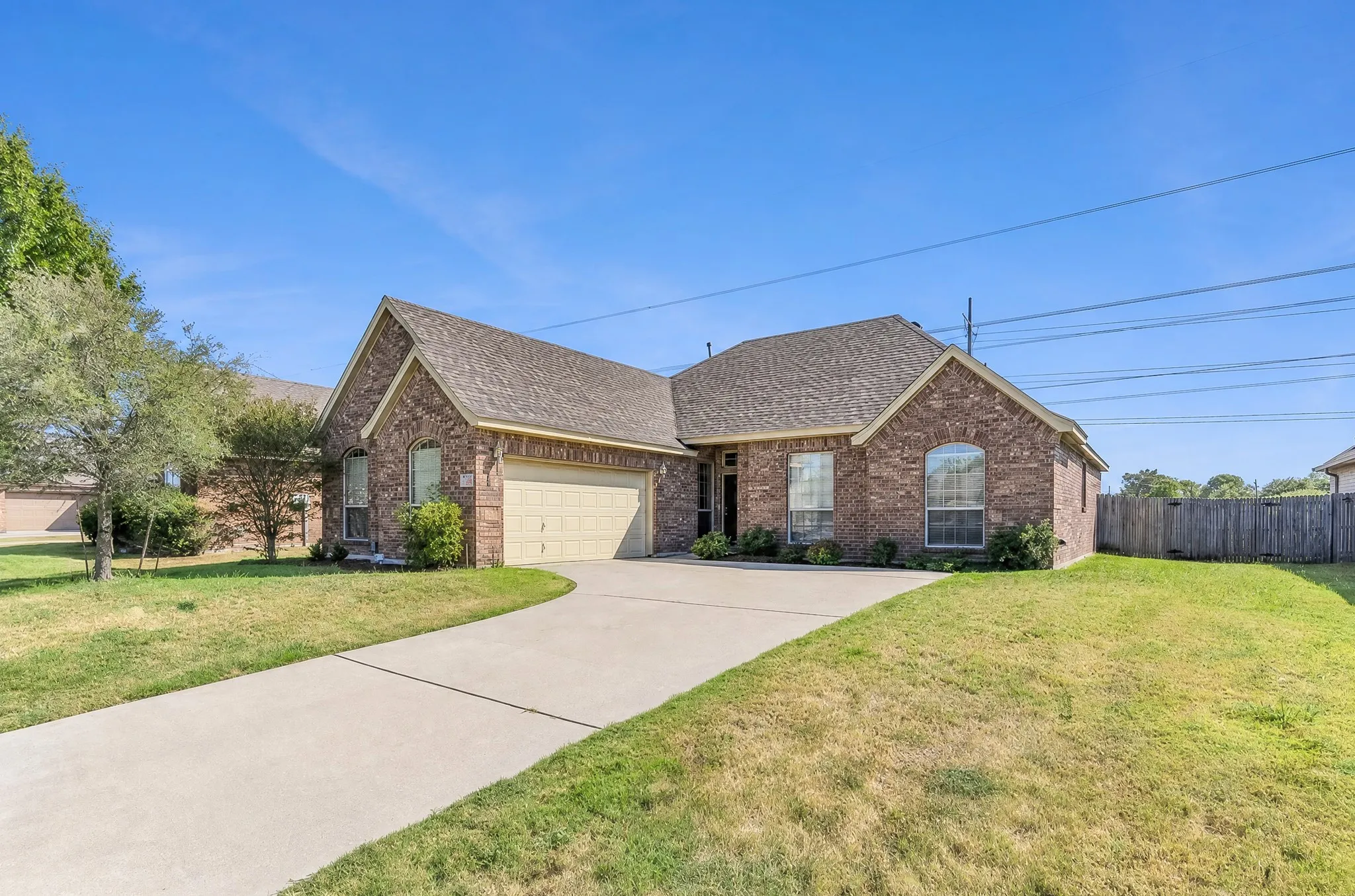 Single Family Residence For Sale in Dallas County , 212 Goldeneye Drive, De Soto, Texas 75115, 3 Bedroom, 2 Bathroom, 2 Garage spaces, 1,828 Sqft, built in 2009, mls#21367227, Real Estate Agent in De Soto, Homes For Sale in Dallas county, Homes For Sale in De Soto, Realtor in De Soto Texas, Real Estate Brokerage Independent Realty Texas, Luminita Cordes Realtor