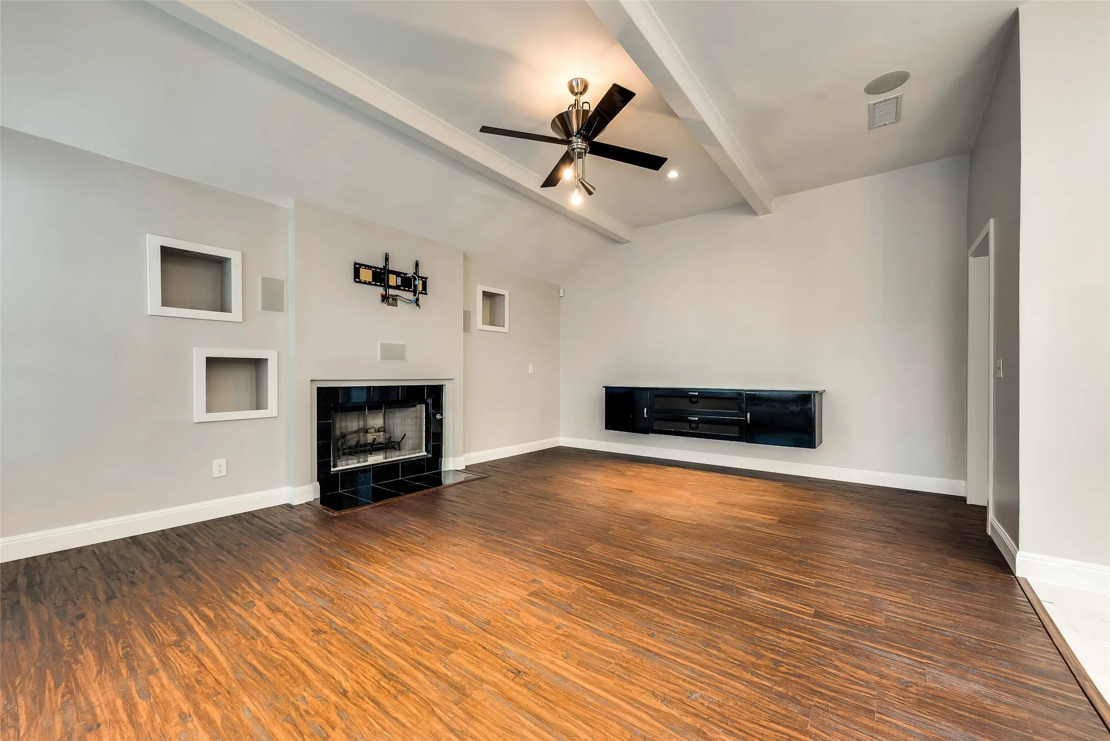 Single Family Residence For Rent in Collin County , 2204 Valcourt Drive, Plano, Texas 75023, 4 Bedroom, 4 Bathroom, 2 Garage spaces, 3,500 Sqft, built in 1983, mls#21343941, Real Estate Agent in Plano, Homes For Rent in Collin county, Homes For Rent in Plano, Realtor in Plano Texas, Real Estate Brokerage Independent Realty Texas, Luminita Cordes Realtor