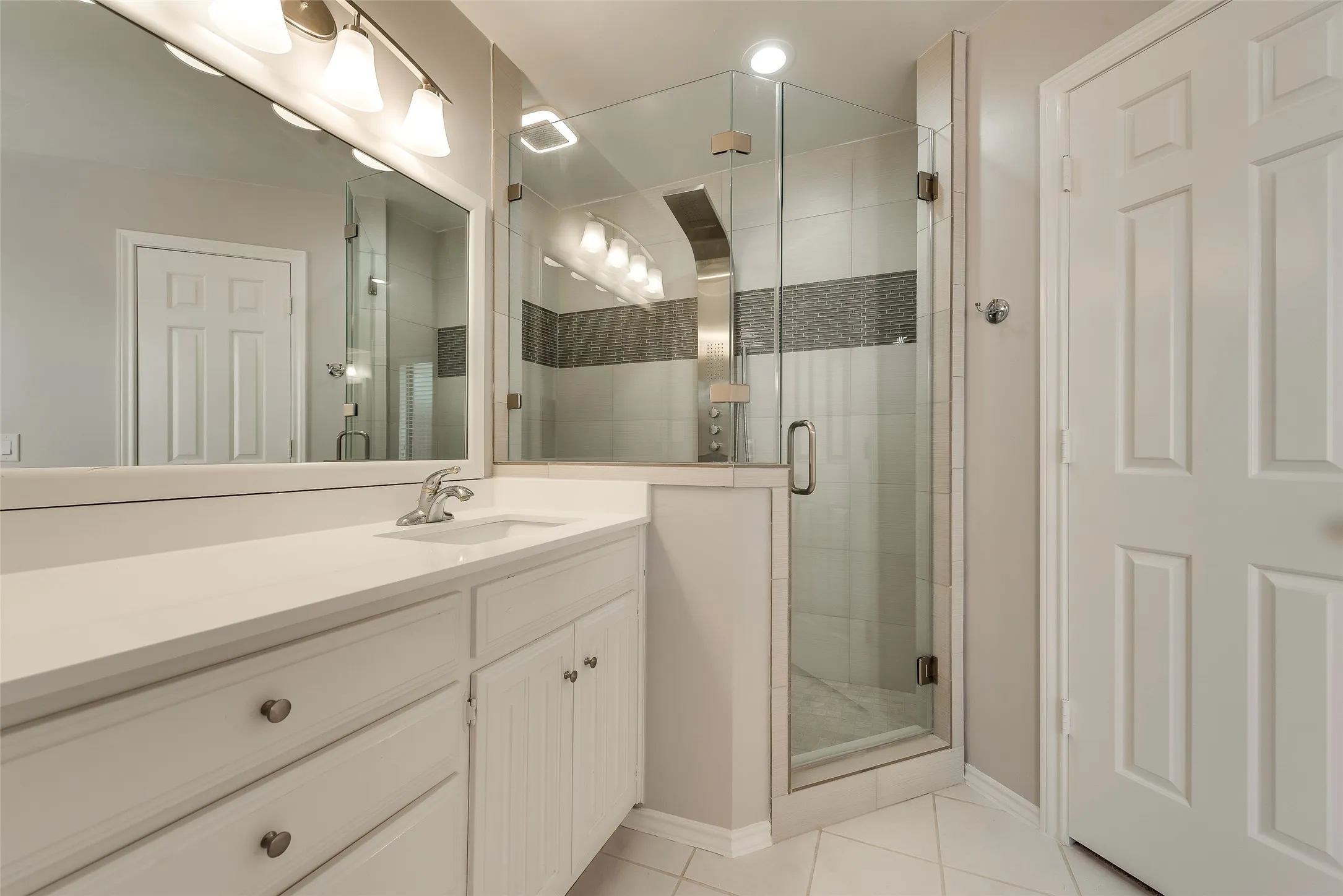 Single Family Residence For Rent in Collin County , 2204 Valcourt Drive, Plano, Texas 75023, 4 Bedroom, 4 Bathroom, 2 Garage spaces, 3,500 Sqft, built in 1983, mls#21343941, Real Estate Agent in Plano, Homes For Rent in Collin county, Homes For Rent in Plano, Realtor in Plano Texas, Real Estate Brokerage Independent Realty Texas, Luminita Cordes Realtor