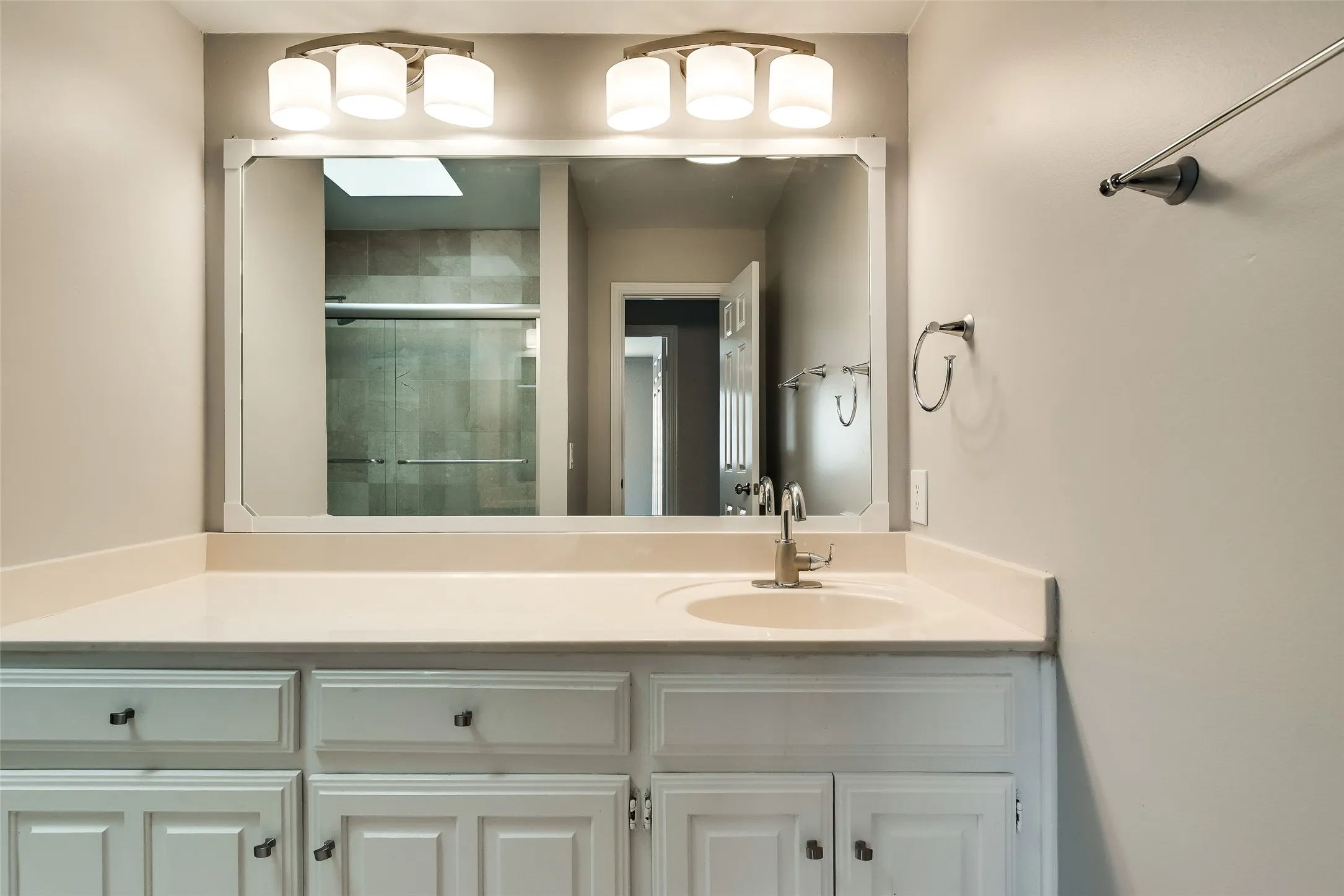 Single Family Residence For Rent in Collin County , 2204 Valcourt Drive, Plano, Texas 75023, 4 Bedroom, 4 Bathroom, 2 Garage spaces, 3,500 Sqft, built in 1983, mls#21343941, Real Estate Agent in Plano, Homes For Rent in Collin county, Homes For Rent in Plano, Realtor in Plano Texas, Real Estate Brokerage Independent Realty Texas, Luminita Cordes Realtor