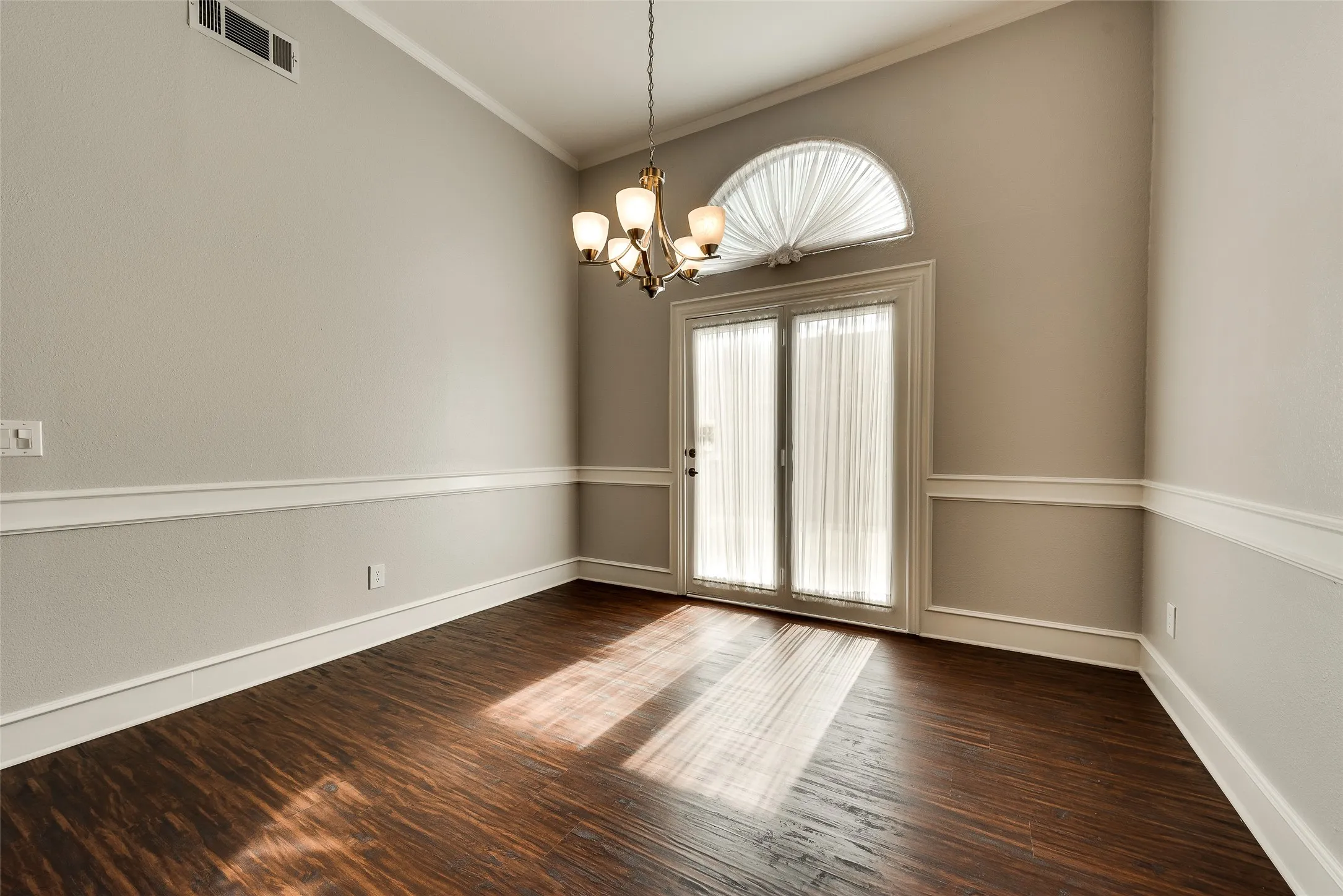Single Family Residence For Rent in Collin County , 2204 Valcourt Drive, Plano, Texas 75023, 4 Bedroom, 4 Bathroom, 2 Garage spaces, 3,500 Sqft, built in 1983, mls#21343941, Real Estate Agent in Plano, Homes For Rent in Collin county, Homes For Rent in Plano, Realtor in Plano Texas, Real Estate Brokerage Independent Realty Texas, Luminita Cordes Realtor