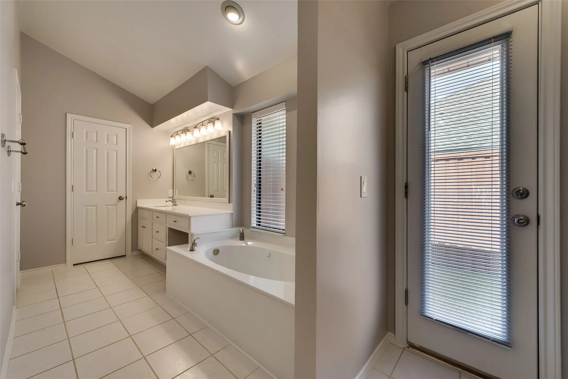 Single Family Residence For Rent in Collin County , 2204 Valcourt Drive, Plano, Texas 75023, 4 Bedroom, 4 Bathroom, 2 Garage spaces, 3,500 Sqft, built in 1983, mls#21343941, Real Estate Agent in Plano, Homes For Rent in Collin county, Homes For Rent in Plano, Realtor in Plano Texas, Real Estate Brokerage Independent Realty Texas, Luminita Cordes Realtor