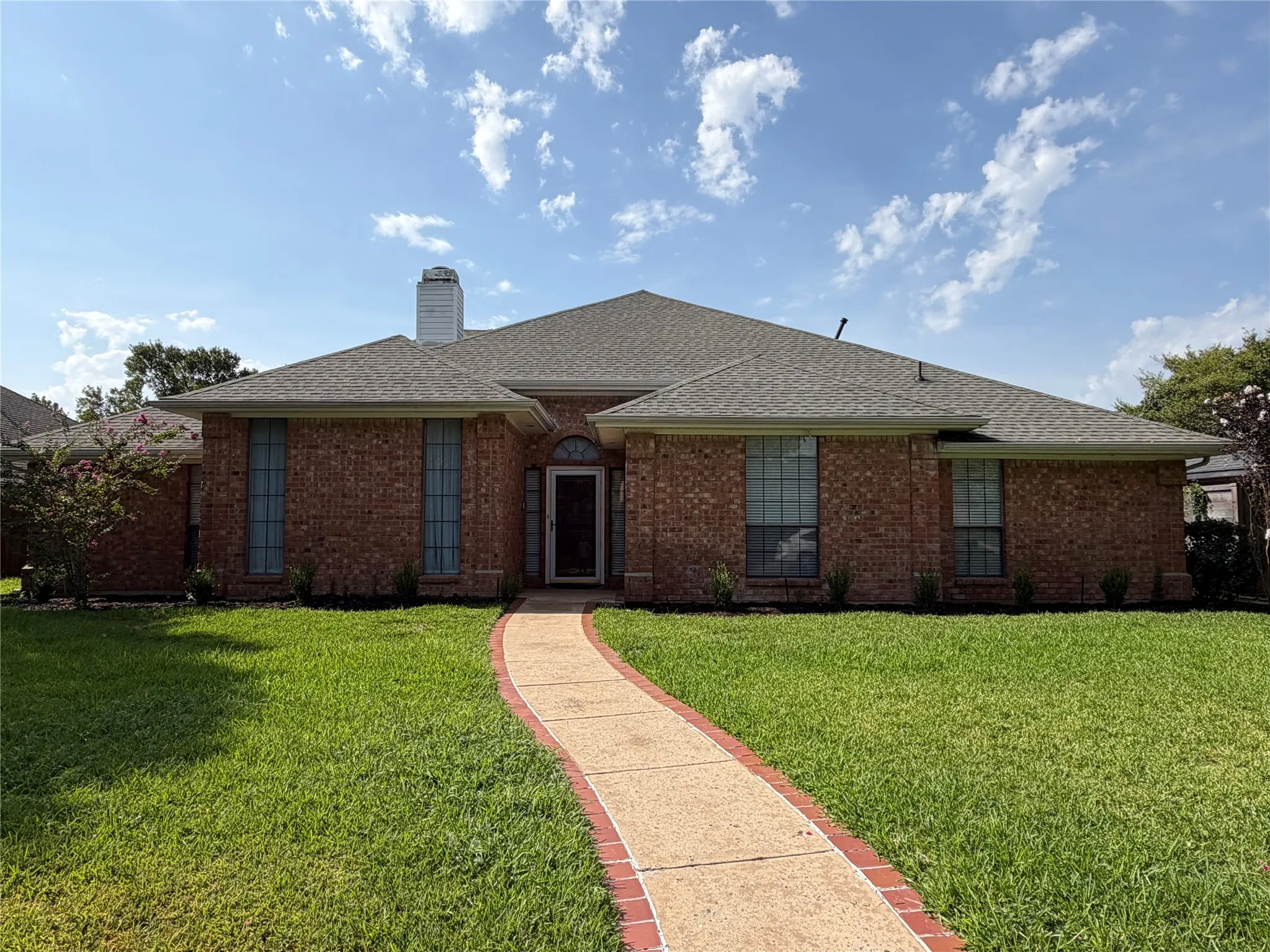 Single Family Residence For Rent in Collin County , 2204 Valcourt Drive, Plano, Texas 75023, 4 Bedroom, 4 Bathroom, 2 Garage spaces, 3,500 Sqft, built in 1983, mls#21343941, Real Estate Agent in Plano, Homes For Rent in Collin county, Homes For Rent in Plano, Realtor in Plano Texas, Real Estate Brokerage Independent Realty Texas, Luminita Cordes Realtor
