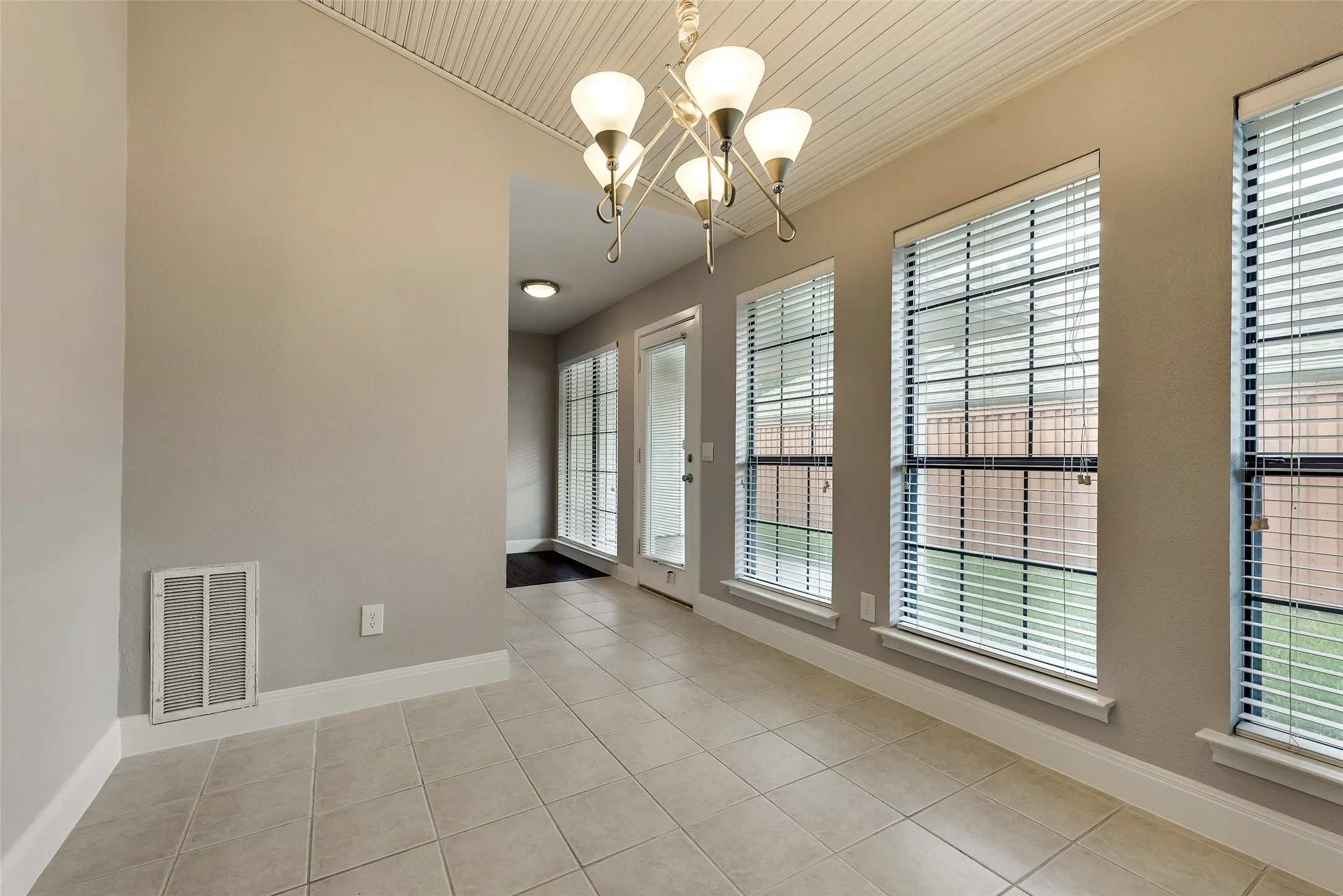 Single Family Residence For Rent in Collin County , 2204 Valcourt Drive, Plano, Texas 75023, 4 Bedroom, 4 Bathroom, 2 Garage spaces, 3,500 Sqft, built in 1983, mls#21343941, Real Estate Agent in Plano, Homes For Rent in Collin county, Homes For Rent in Plano, Realtor in Plano Texas, Real Estate Brokerage Independent Realty Texas, Luminita Cordes Realtor