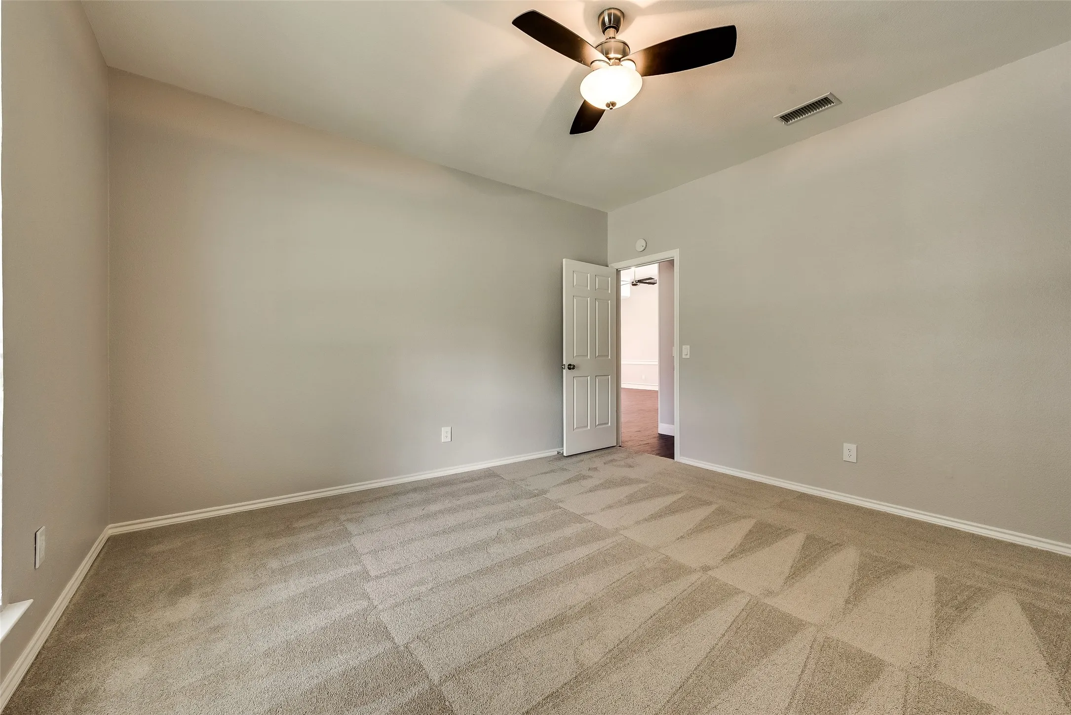 Single Family Residence For Rent in Collin County , 2204 Valcourt Drive, Plano, Texas 75023, 4 Bedroom, 4 Bathroom, 2 Garage spaces, 3,500 Sqft, built in 1983, mls#21343941, Real Estate Agent in Plano, Homes For Rent in Collin county, Homes For Rent in Plano, Realtor in Plano Texas, Real Estate Brokerage Independent Realty Texas, Luminita Cordes Realtor