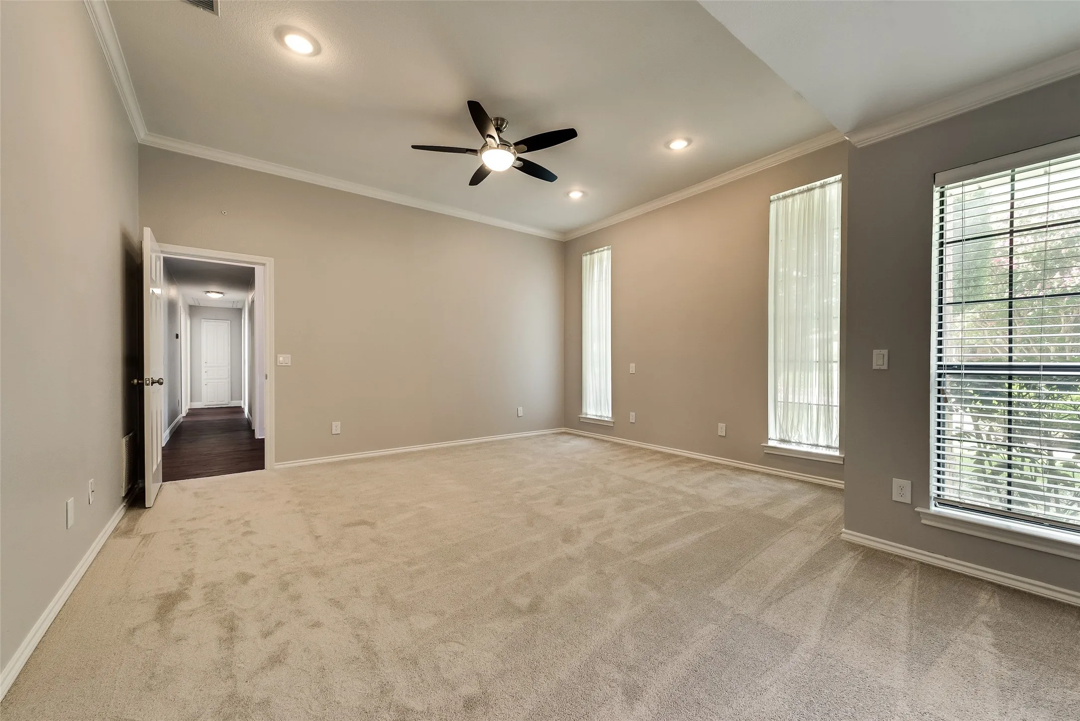Single Family Residence For Rent in Collin County , 2204 Valcourt Drive, Plano, Texas 75023, 4 Bedroom, 4 Bathroom, 2 Garage spaces, 3,500 Sqft, built in 1983, mls#21343941, Real Estate Agent in Plano, Homes For Rent in Collin county, Homes For Rent in Plano, Realtor in Plano Texas, Real Estate Brokerage Independent Realty Texas, Luminita Cordes Realtor