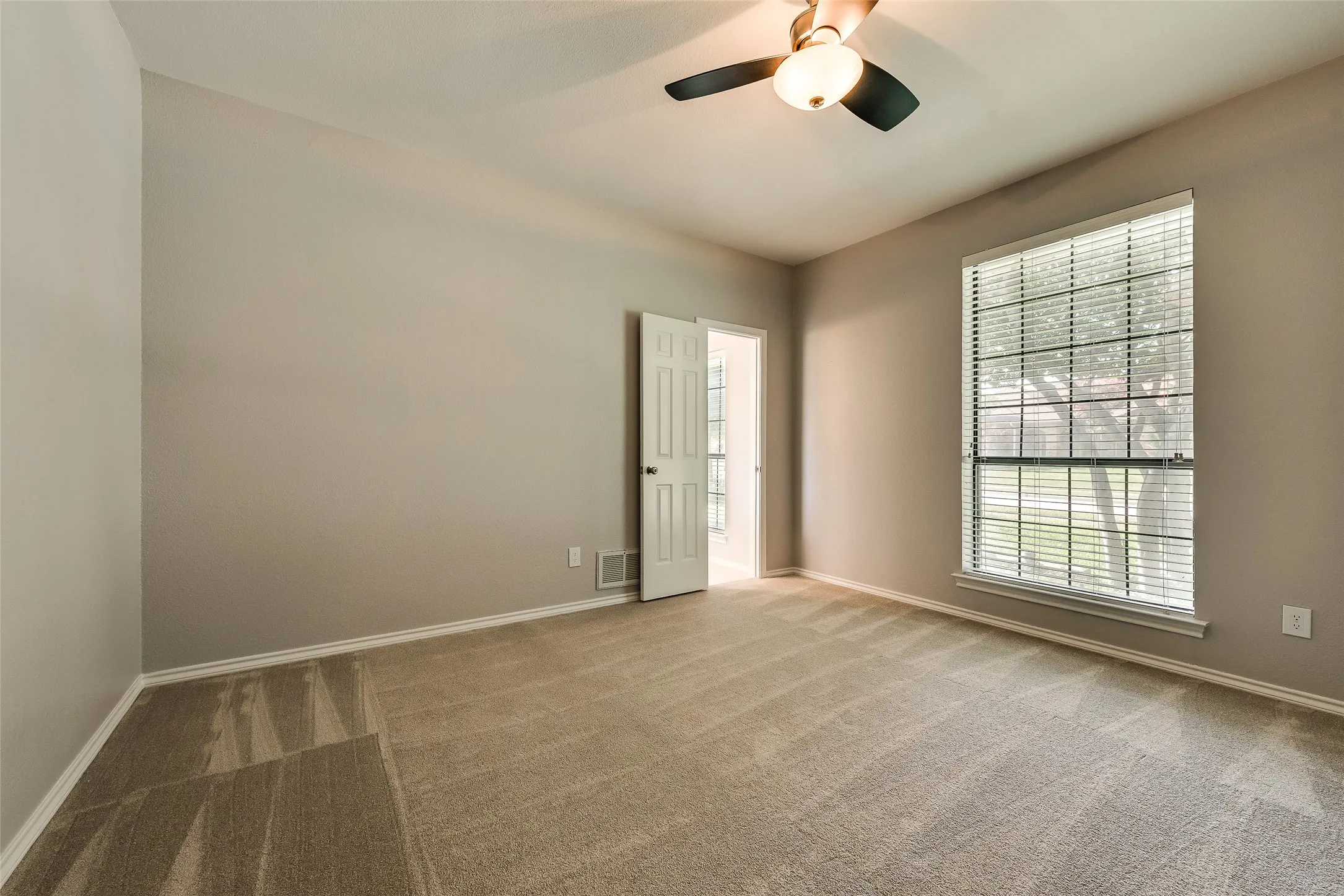 Single Family Residence For Rent in Collin County , 2204 Valcourt Drive, Plano, Texas 75023, 4 Bedroom, 4 Bathroom, 2 Garage spaces, 3,500 Sqft, built in 1983, mls#21343941, Real Estate Agent in Plano, Homes For Rent in Collin county, Homes For Rent in Plano, Realtor in Plano Texas, Real Estate Brokerage Independent Realty Texas, Luminita Cordes Realtor