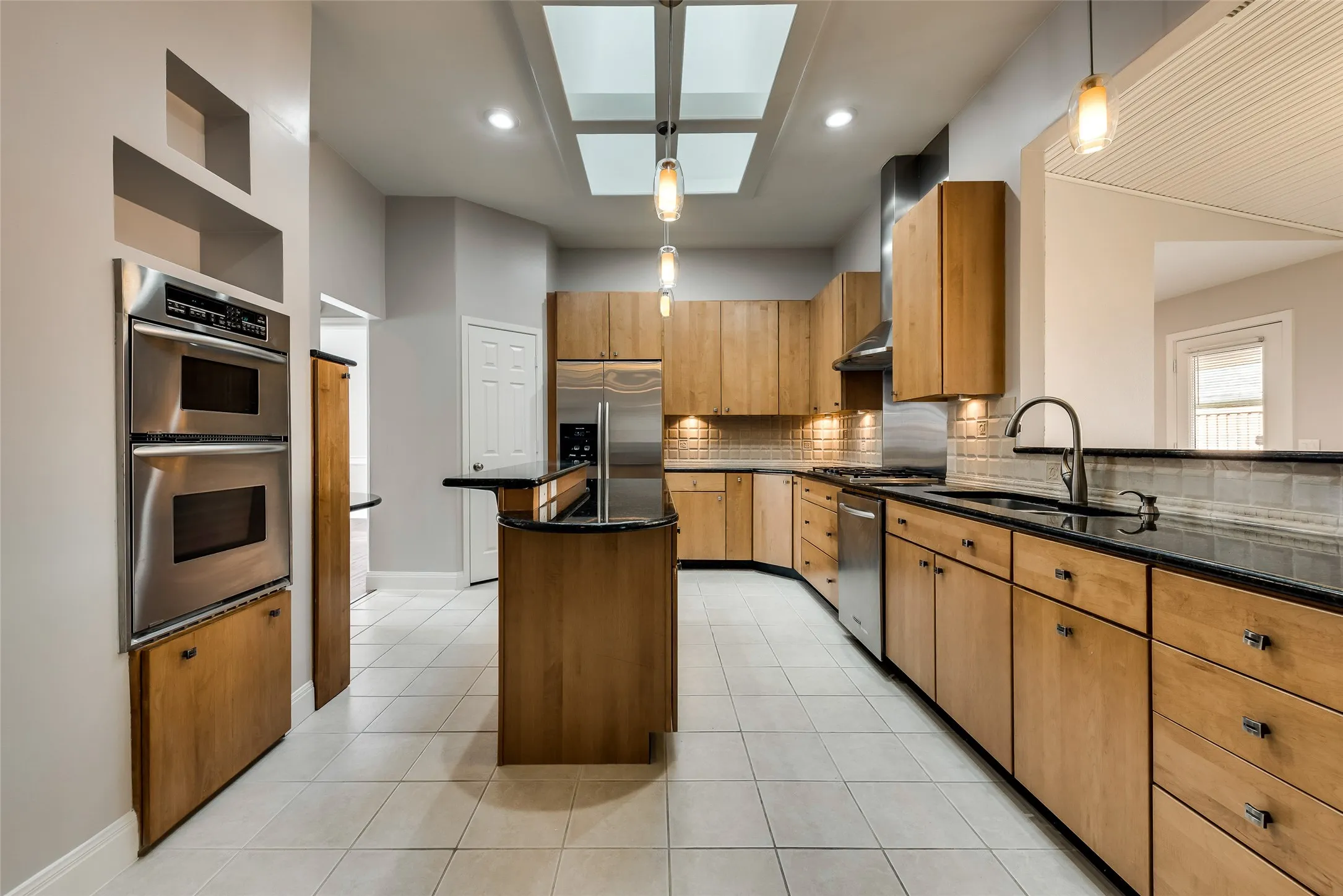 Single Family Residence For Rent in Collin County , 2204 Valcourt Drive, Plano, Texas 75023, 4 Bedroom, 4 Bathroom, 2 Garage spaces, 3,500 Sqft, built in 1983, mls#21343941, Real Estate Agent in Plano, Homes For Rent in Collin county, Homes For Rent in Plano, Realtor in Plano Texas, Real Estate Brokerage Independent Realty Texas, Luminita Cordes Realtor