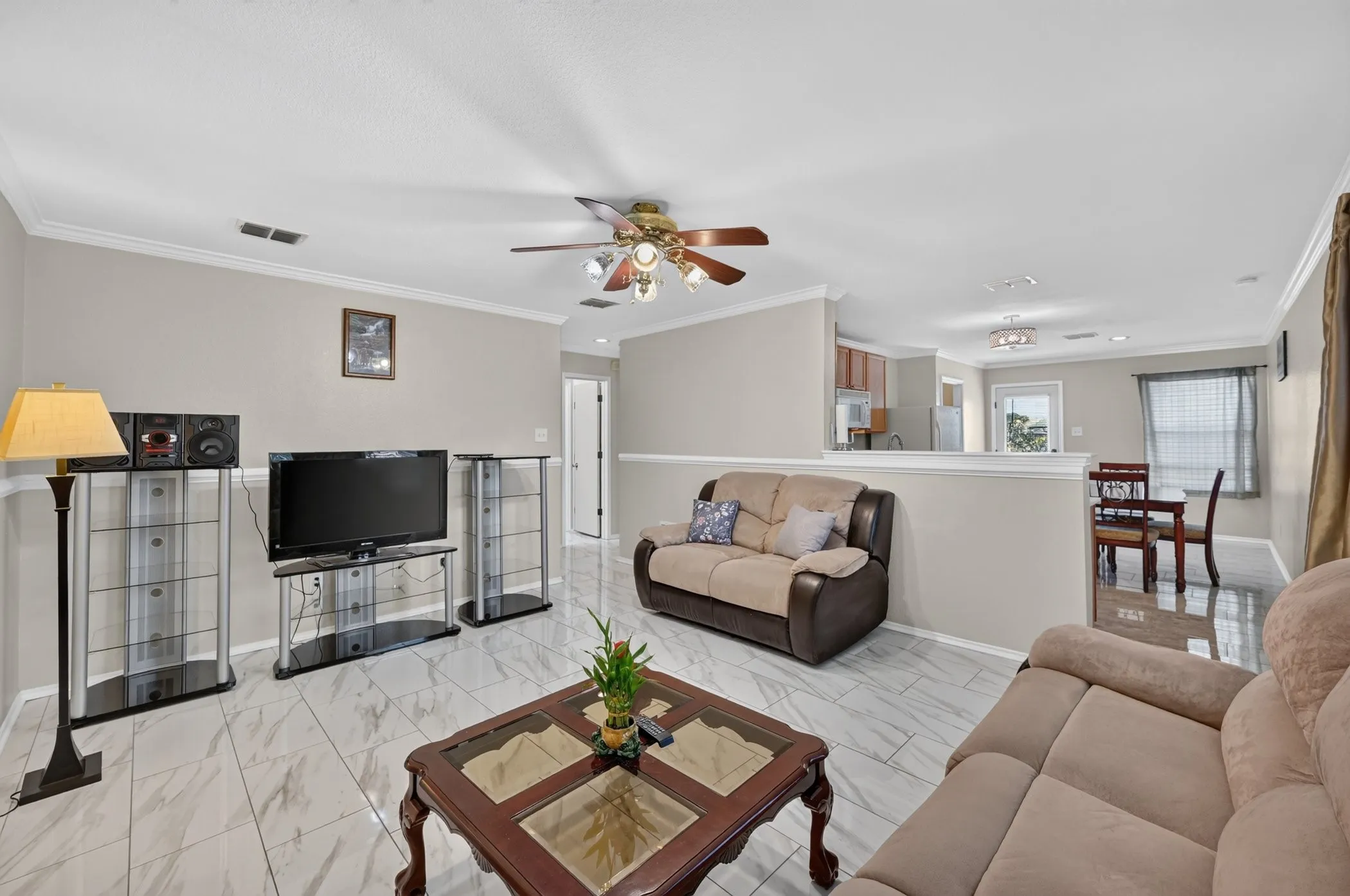 Single Family Residence For Sale in Tarrant County , 1509 Castle Ridge Road, Fort Worth, Texas 76140, 2 Bedroom, 1 Bathroom, 2 Garage spaces, 1,030 Sqft, built in 2005, mls#21367551, Real Estate Agent in Fort Worth, Homes For Sale in Tarrant county, Homes For Sale in Fort Worth, Realtor in Fort Worth Texas, Real Estate Brokerage Independent Realty Texas, Luminita Cordes Realtor
