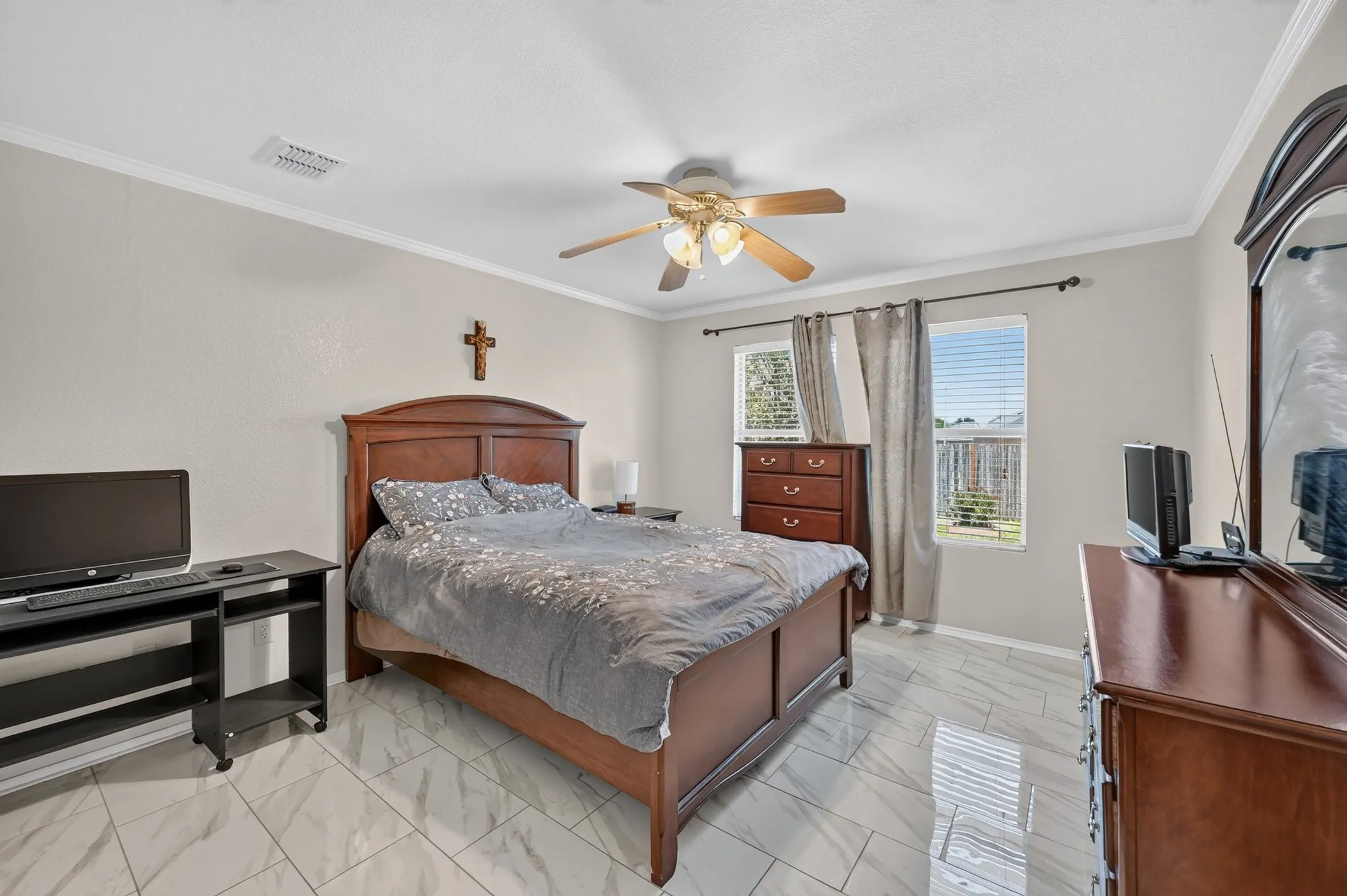Single Family Residence For Sale in Tarrant County , 1509 Castle Ridge Road, Fort Worth, Texas 76140, 2 Bedroom, 1 Bathroom, 2 Garage spaces, 1,030 Sqft, built in 2005, mls#21367551, Real Estate Agent in Fort Worth, Homes For Sale in Tarrant county, Homes For Sale in Fort Worth, Realtor in Fort Worth Texas, Real Estate Brokerage Independent Realty Texas, Luminita Cordes Realtor