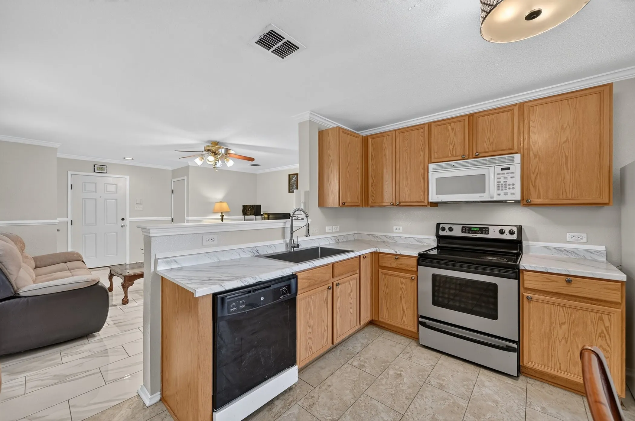 Single Family Residence For Sale in Tarrant County , 1509 Castle Ridge Road, Fort Worth, Texas 76140, 2 Bedroom, 1 Bathroom, 2 Garage spaces, 1,030 Sqft, built in 2005, mls#21367551, Real Estate Agent in Fort Worth, Homes For Sale in Tarrant county, Homes For Sale in Fort Worth, Realtor in Fort Worth Texas, Real Estate Brokerage Independent Realty Texas, Luminita Cordes Realtor