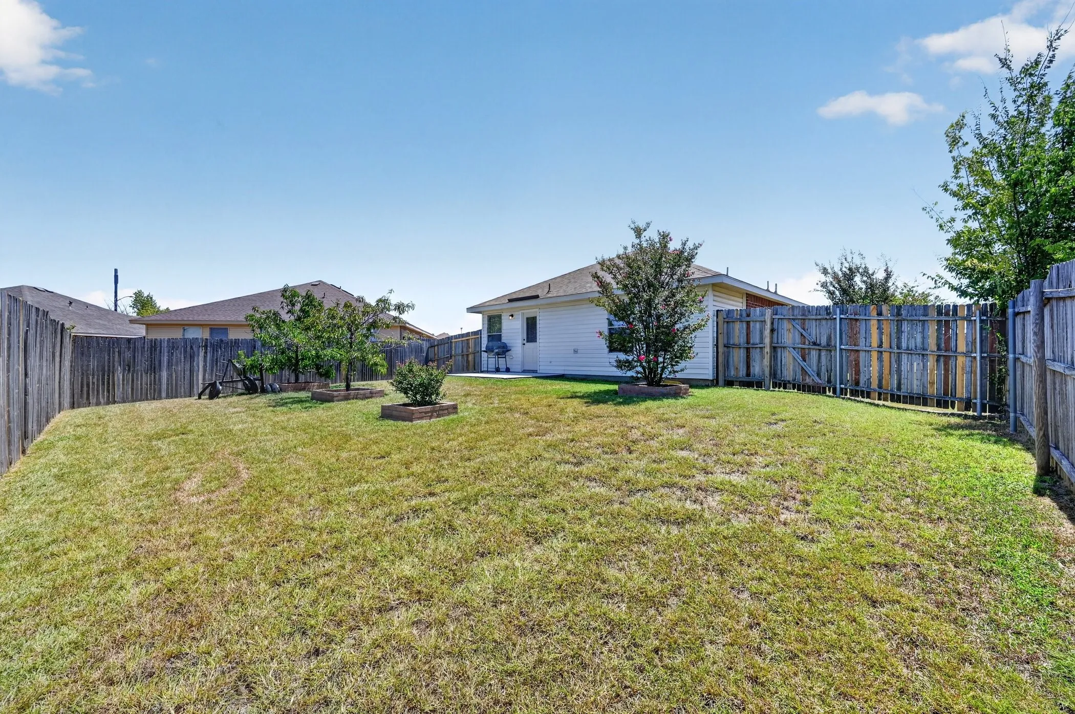 Single Family Residence For Sale in Tarrant County , 1509 Castle Ridge Road, Fort Worth, Texas 76140, 2 Bedroom, 1 Bathroom, 2 Garage spaces, 1,030 Sqft, built in 2005, mls#21367551, Real Estate Agent in Fort Worth, Homes For Sale in Tarrant county, Homes For Sale in Fort Worth, Realtor in Fort Worth Texas, Real Estate Brokerage Independent Realty Texas, Luminita Cordes Realtor