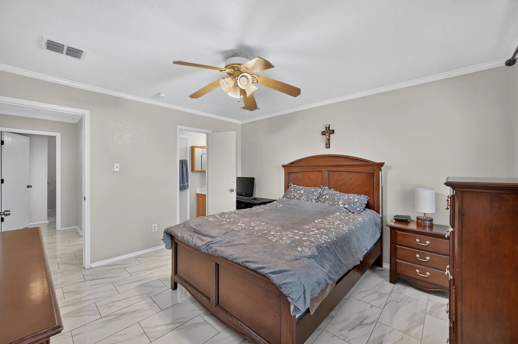 Single Family Residence For Sale in Tarrant County , 1509 Castle Ridge Road, Fort Worth, Texas 76140, 2 Bedroom, 1 Bathroom, 2 Garage spaces, 1,030 Sqft, built in 2005, mls#21367551, Real Estate Agent in Fort Worth, Homes For Sale in Tarrant county, Homes For Sale in Fort Worth, Realtor in Fort Worth Texas, Real Estate Brokerage Independent Realty Texas, Luminita Cordes Realtor