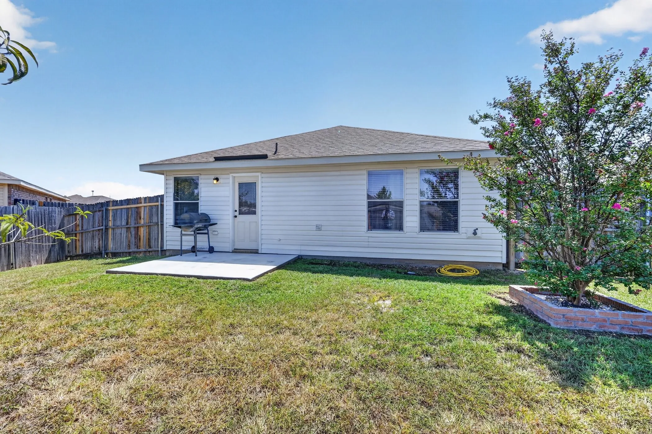 Single Family Residence For Sale in Tarrant County , 1509 Castle Ridge Road, Fort Worth, Texas 76140, 2 Bedroom, 1 Bathroom, 2 Garage spaces, 1,030 Sqft, built in 2005, mls#21367551, Real Estate Agent in Fort Worth, Homes For Sale in Tarrant county, Homes For Sale in Fort Worth, Realtor in Fort Worth Texas, Real Estate Brokerage Independent Realty Texas, Luminita Cordes Realtor