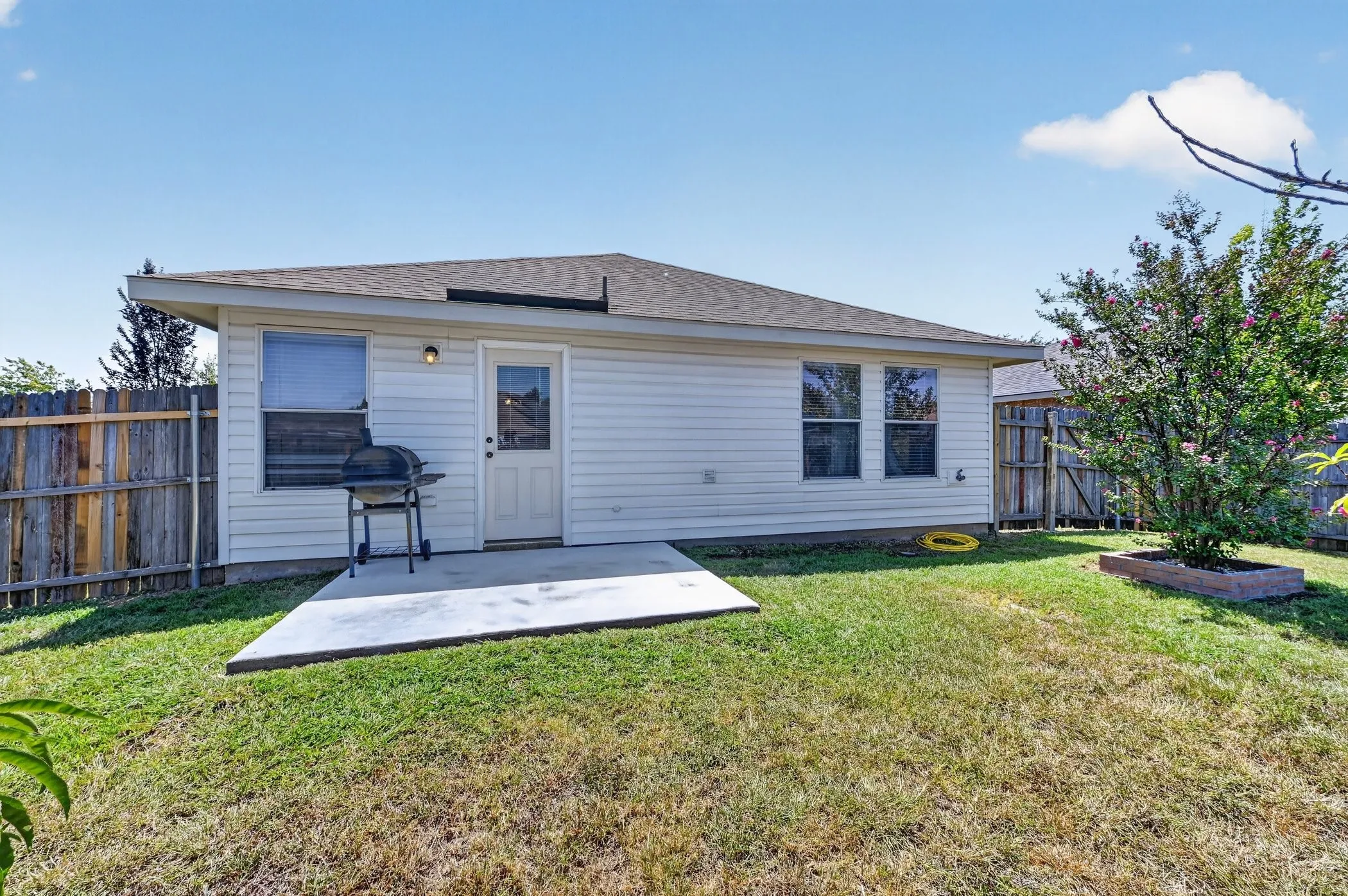 Single Family Residence For Sale in Tarrant County , 1509 Castle Ridge Road, Fort Worth, Texas 76140, 2 Bedroom, 1 Bathroom, 2 Garage spaces, 1,030 Sqft, built in 2005, mls#21367551, Real Estate Agent in Fort Worth, Homes For Sale in Tarrant county, Homes For Sale in Fort Worth, Realtor in Fort Worth Texas, Real Estate Brokerage Independent Realty Texas, Luminita Cordes Realtor
