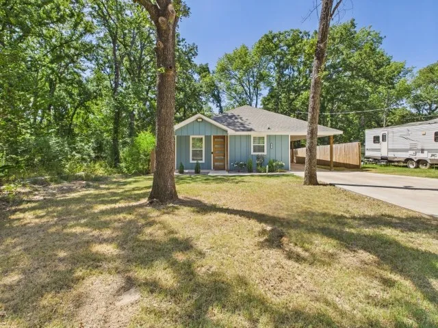 Single Family Residence For Sale in Henderson County , 14089 E Travis Lane, Log Cabin, Texas 75148, 3 Bedroom, 2 Bathroom, Garage spaces, 1,449 Sqft, built in 2023, mls#21367430, Real Estate Agent in Log Cabin, Homes For Sale in Henderson county, Homes For Sale in Log Cabin, Realtor in Log Cabin Texas, Real Estate Brokerage Independent Realty Texas, Luminita Cordes Realtor