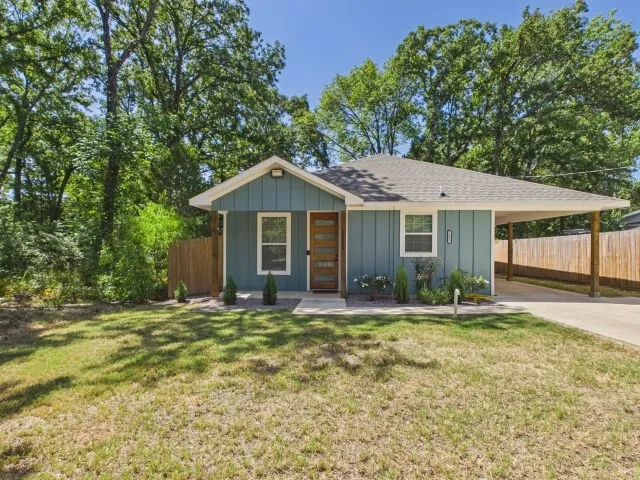 Single Family Residence For Sale in Henderson County , 14089 E Travis Lane, Log Cabin, Texas 75148, 3 Bedroom, 2 Bathroom, Garage spaces, 1,449 Sqft, built in 2023, mls#21367430, Real Estate Agent in Log Cabin, Homes For Sale in Henderson county, Homes For Sale in Log Cabin, Realtor in Log Cabin Texas, Real Estate Brokerage Independent Realty Texas, Luminita Cordes Realtor