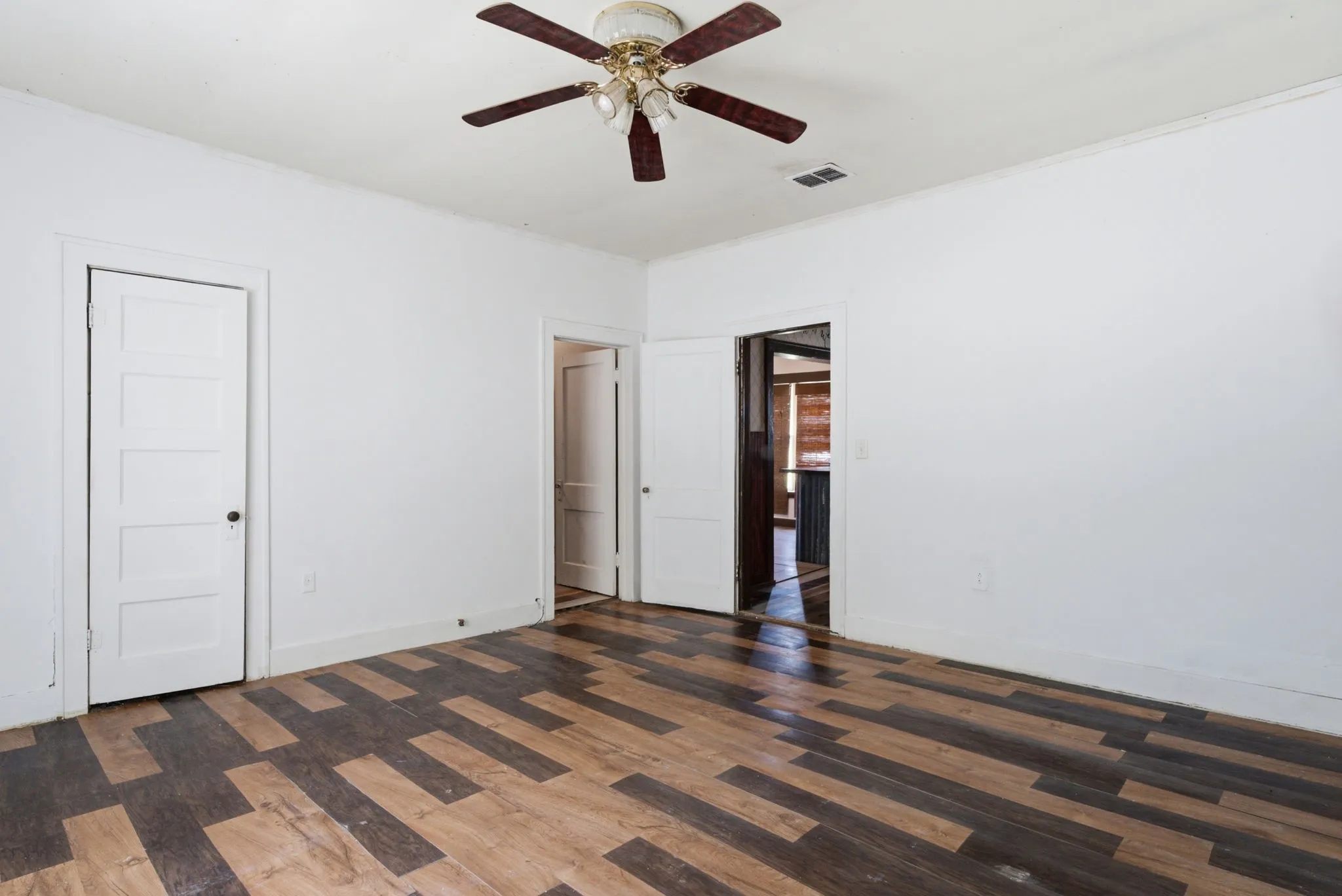 Single Family Residence For Sale in Smith County , 506 E Longview Street, Arp, Texas 75750, 3 Bedroom, 2 Bathroom, Garage spaces, 1,776 Sqft, built in 1939, mls#21367576, Real Estate Agent in Arp, Homes For Sale in Smith county, Homes For Sale in Arp, Realtor in Arp Texas, Real Estate Brokerage Independent Realty Texas, Luminita Cordes Realtor