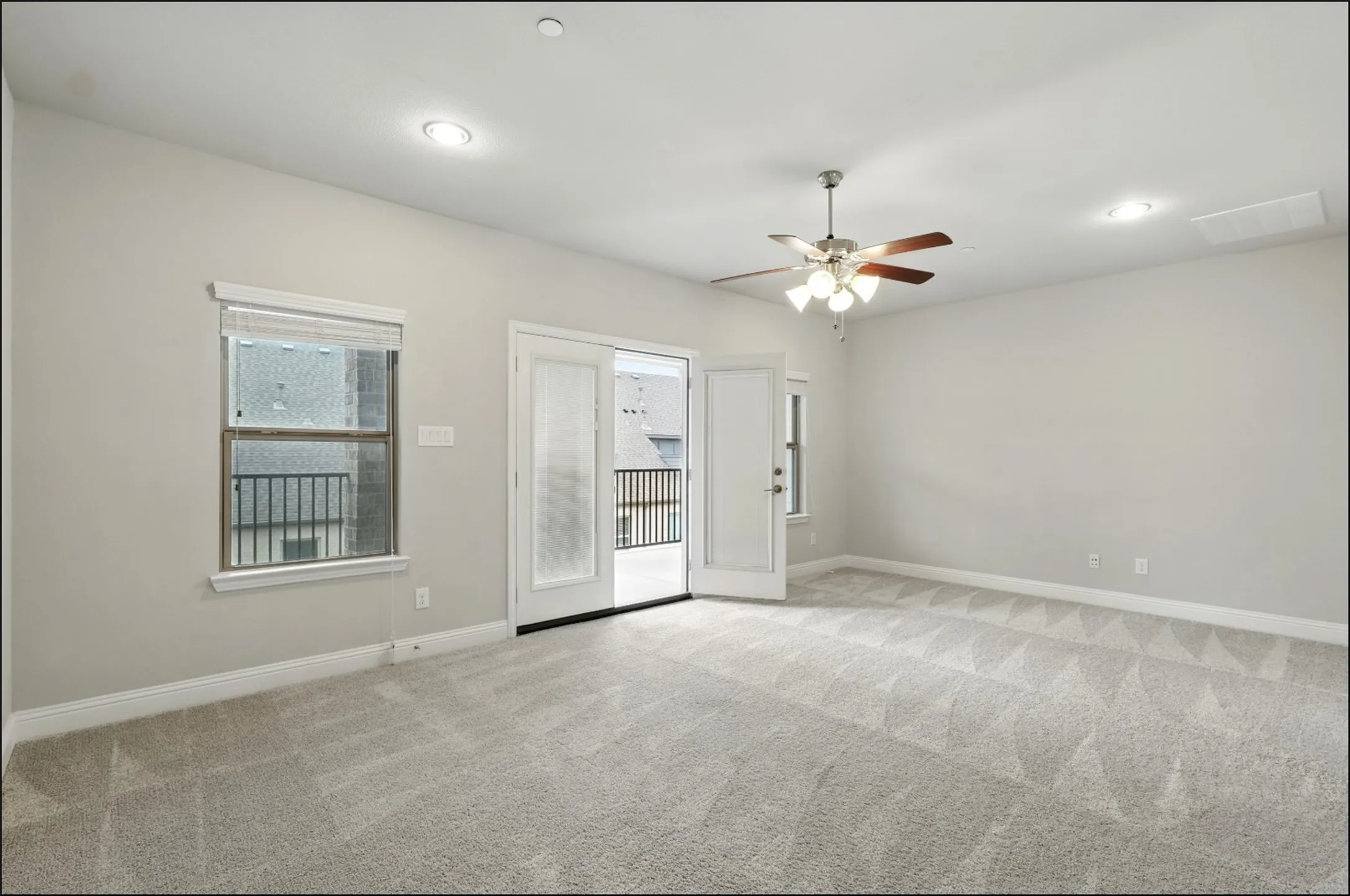 Townhouse For Sale in Denton County , 297 Scotia Street, Lewisville, Texas 75056, 4 Bedroom, 4 Bathroom, 2 Garage spaces, 2,244 Sqft, built in 2017, mls#21367566, Real Estate Agent in Lewisville, Homes For Sale in Denton county, Homes For Sale in Lewisville, Realtor in Lewisville Texas, Real Estate Brokerage Independent Realty Texas, Luminita Cordes Realtor