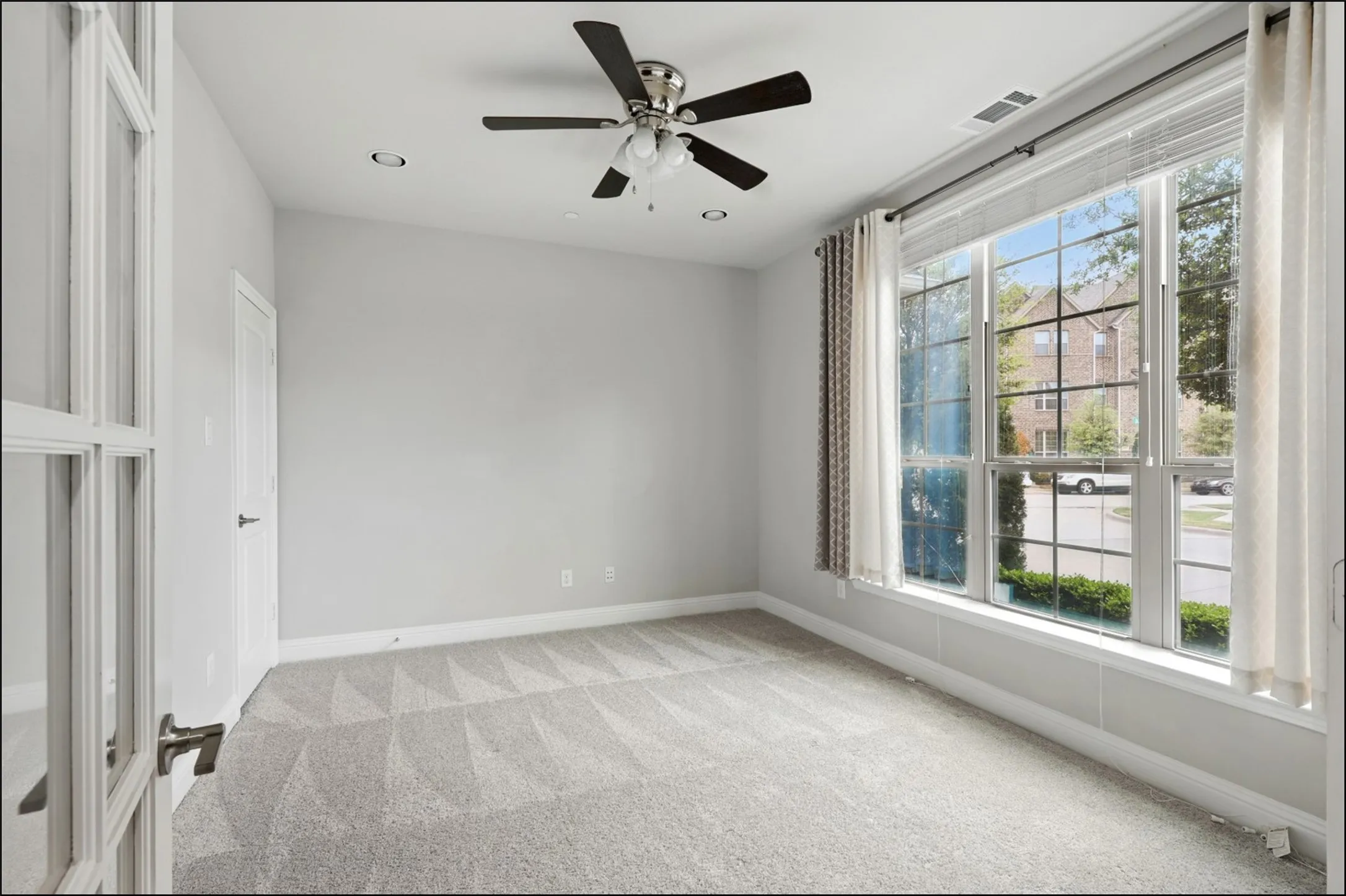 Townhouse For Sale in Denton County , 297 Scotia Street, Lewisville, Texas 75056, 4 Bedroom, 4 Bathroom, 2 Garage spaces, 2,244 Sqft, built in 2017, mls#21367566, Real Estate Agent in Lewisville, Homes For Sale in Denton county, Homes For Sale in Lewisville, Realtor in Lewisville Texas, Real Estate Brokerage Independent Realty Texas, Luminita Cordes Realtor