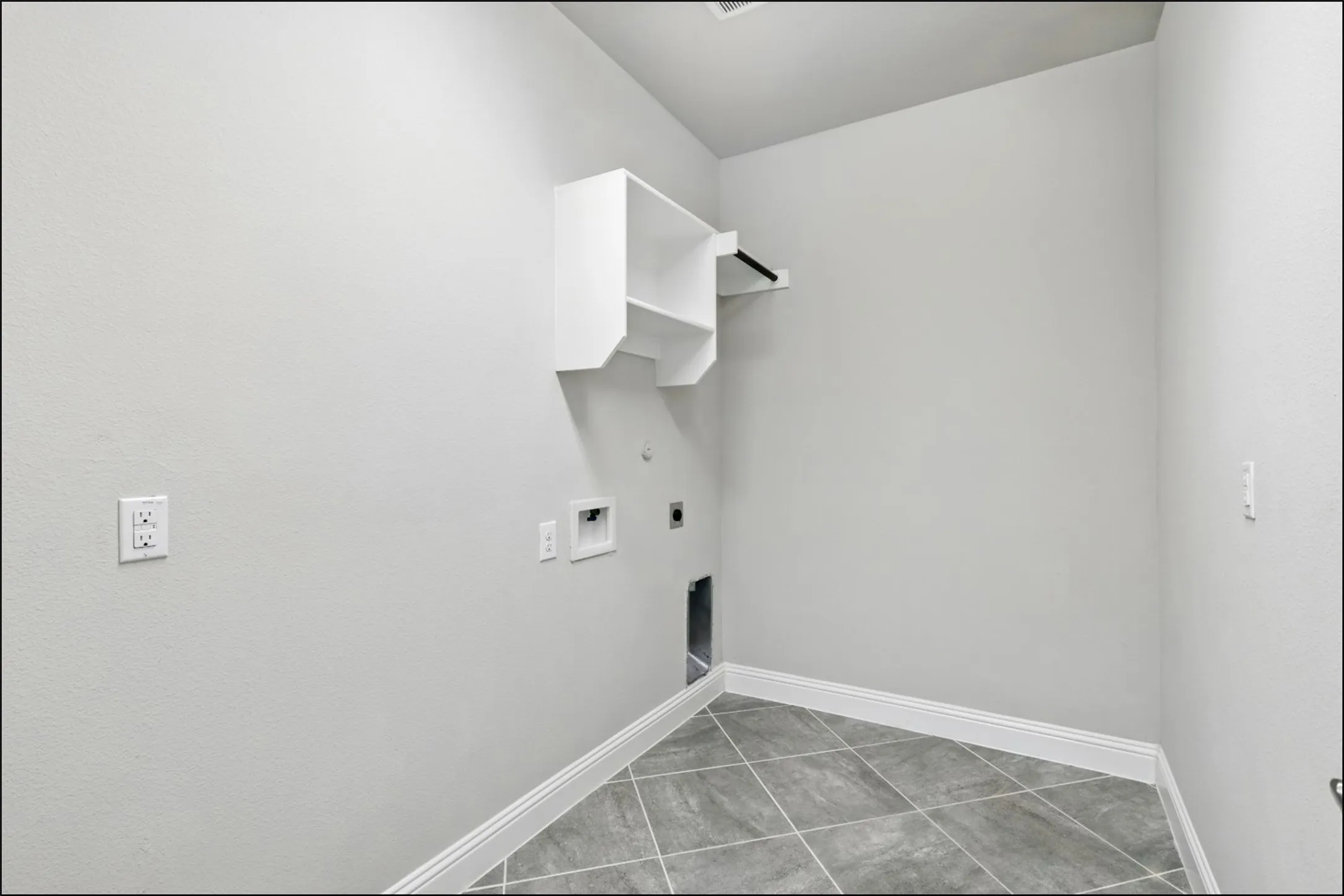 Townhouse For Sale in Denton County , 297 Scotia Street, Lewisville, Texas 75056, 4 Bedroom, 4 Bathroom, 2 Garage spaces, 2,244 Sqft, built in 2017, mls#21367566, Real Estate Agent in Lewisville, Homes For Sale in Denton county, Homes For Sale in Lewisville, Realtor in Lewisville Texas, Real Estate Brokerage Independent Realty Texas, Luminita Cordes Realtor