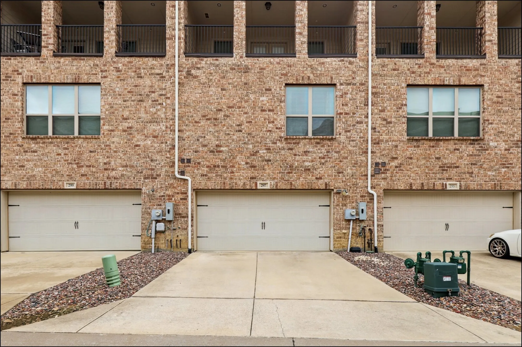 Townhouse For Sale in Denton County , 297 Scotia Street, Lewisville, Texas 75056, 4 Bedroom, 4 Bathroom, 2 Garage spaces, 2,244 Sqft, built in 2017, mls#21367566, Real Estate Agent in Lewisville, Homes For Sale in Denton county, Homes For Sale in Lewisville, Realtor in Lewisville Texas, Real Estate Brokerage Independent Realty Texas, Luminita Cordes Realtor