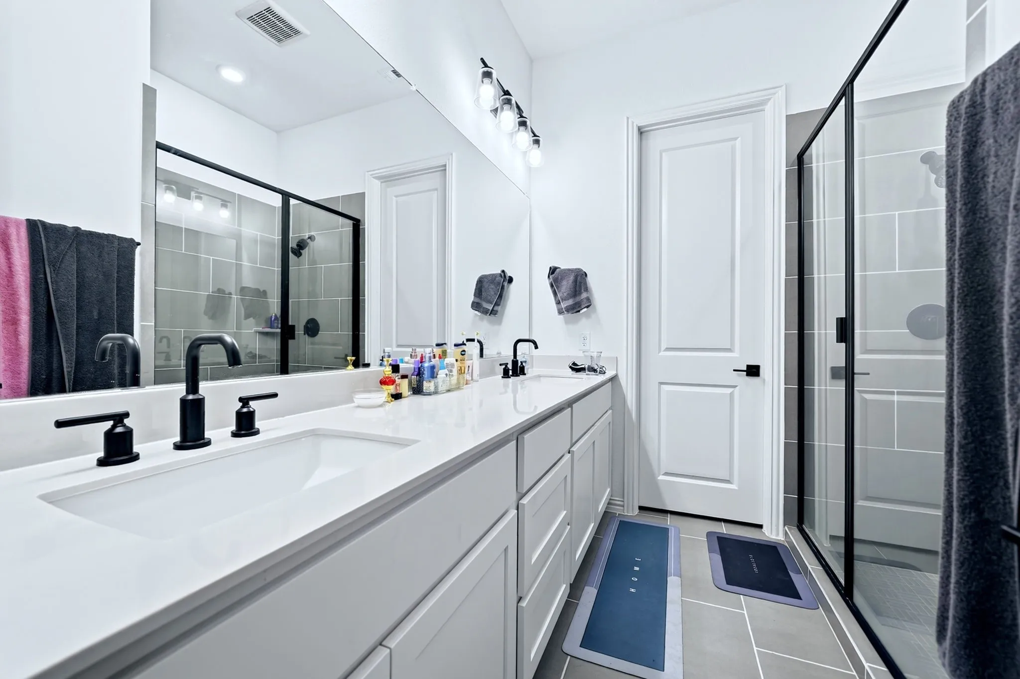 Single Family Residence For Sale in Collin County , 836 Utica Drive, Mc Kinney, Texas 75069, 3 Bedroom, 4 Bathroom, 2 Garage spaces, 2,394 Sqft, built in 2021, mls#21367414, Real Estate Agent in Mc Kinney, Homes For Sale in Collin county, Homes For Sale in Mc Kinney, Realtor in Mc Kinney Texas, Real Estate Brokerage Independent Realty Texas, Luminita Cordes Realtor