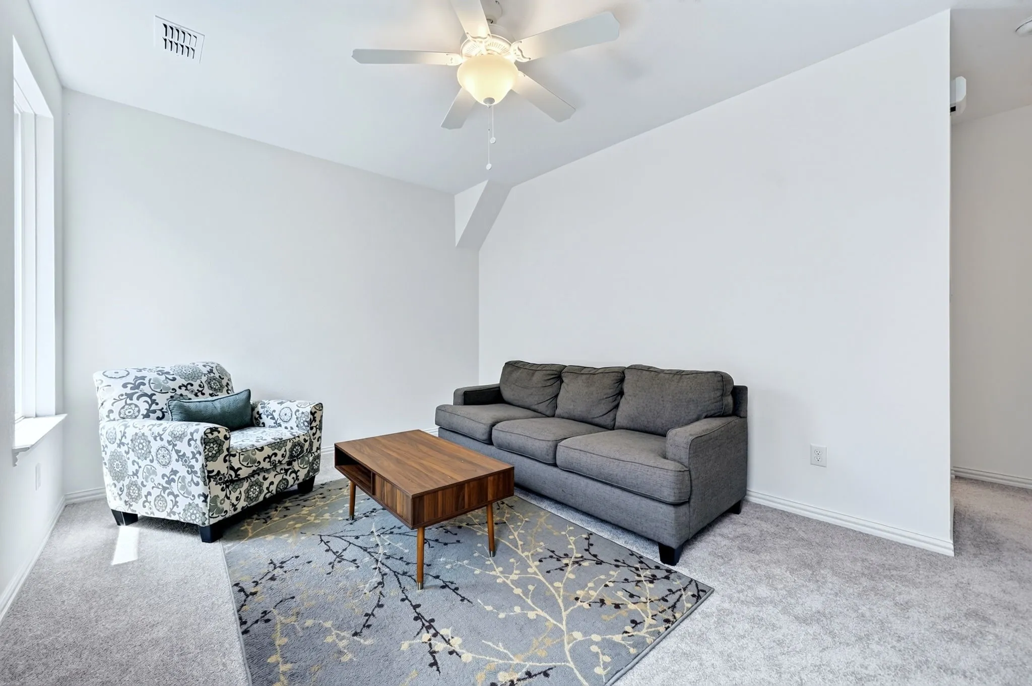 Single Family Residence For Sale in Collin County , 836 Utica Drive, Mc Kinney, Texas 75069, 3 Bedroom, 4 Bathroom, 2 Garage spaces, 2,394 Sqft, built in 2021, mls#21367414, Real Estate Agent in Mc Kinney, Homes For Sale in Collin county, Homes For Sale in Mc Kinney, Realtor in Mc Kinney Texas, Real Estate Brokerage Independent Realty Texas, Luminita Cordes Realtor