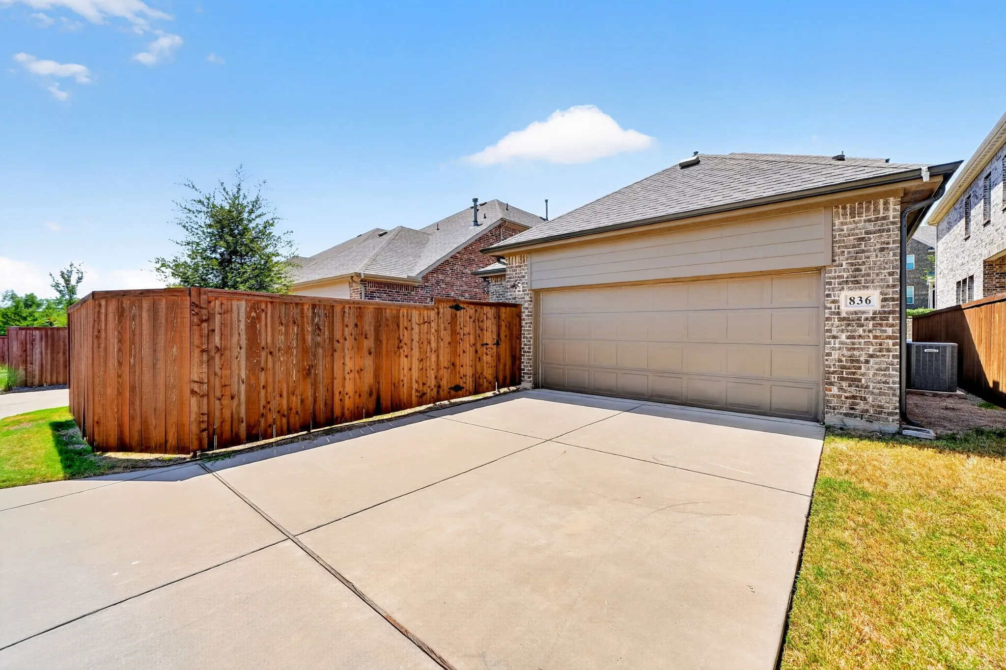 Single Family Residence For Sale in Collin County , 836 Utica Drive, Mc Kinney, Texas 75069, 3 Bedroom, 4 Bathroom, 2 Garage spaces, 2,394 Sqft, built in 2021, mls#21367414, Real Estate Agent in Mc Kinney, Homes For Sale in Collin county, Homes For Sale in Mc Kinney, Realtor in Mc Kinney Texas, Real Estate Brokerage Independent Realty Texas, Luminita Cordes Realtor
