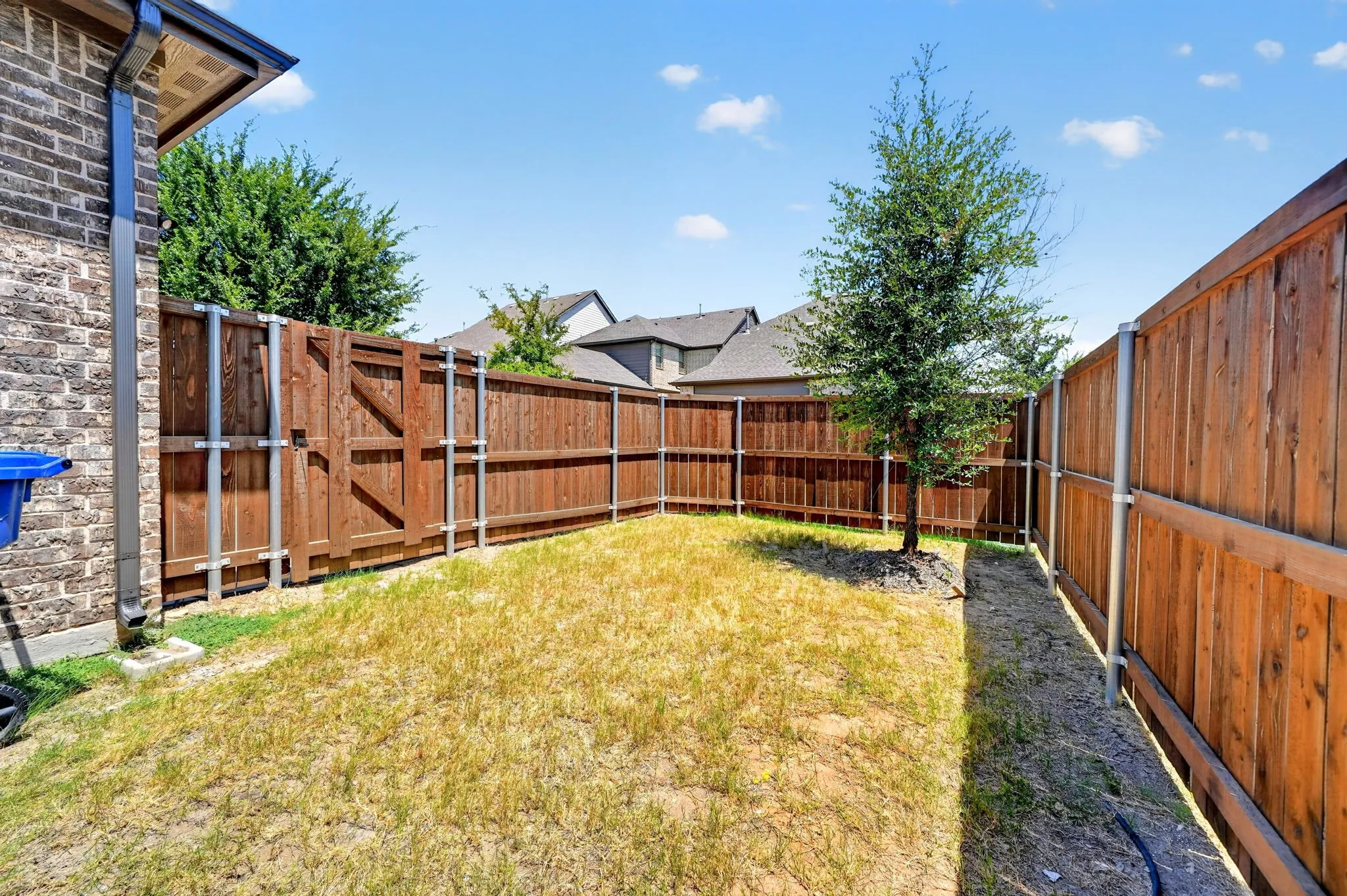 Single Family Residence For Sale in Collin County , 836 Utica Drive, Mc Kinney, Texas 75069, 3 Bedroom, 4 Bathroom, 2 Garage spaces, 2,394 Sqft, built in 2021, mls#21367414, Real Estate Agent in Mc Kinney, Homes For Sale in Collin county, Homes For Sale in Mc Kinney, Realtor in Mc Kinney Texas, Real Estate Brokerage Independent Realty Texas, Luminita Cordes Realtor