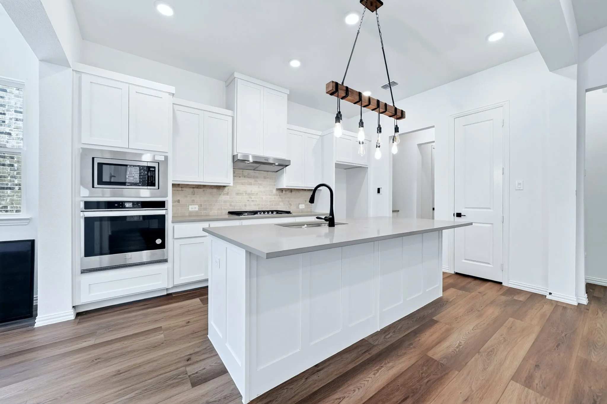 Single Family Residence For Sale in Collin County , 836 Utica Drive, Mc Kinney, Texas 75069, 3 Bedroom, 4 Bathroom, 2 Garage spaces, 2,394 Sqft, built in 2021, mls#21367414, Real Estate Agent in Mc Kinney, Homes For Sale in Collin county, Homes For Sale in Mc Kinney, Realtor in Mc Kinney Texas, Real Estate Brokerage Independent Realty Texas, Luminita Cordes Realtor