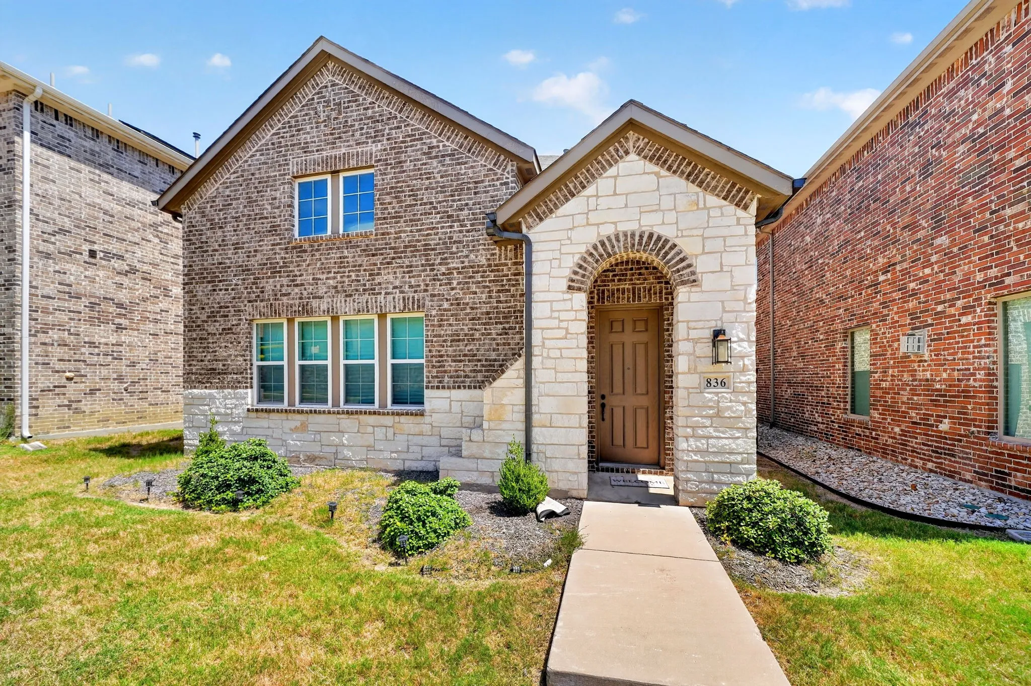 Single Family Residence For Sale in Collin County , 836 Utica Drive, Mc Kinney, Texas 75069, 3 Bedroom, 4 Bathroom, 2 Garage spaces, 2,394 Sqft, built in 2021, mls#21367414, Real Estate Agent in Mc Kinney, Homes For Sale in Collin county, Homes For Sale in Mc Kinney, Realtor in Mc Kinney Texas, Real Estate Brokerage Independent Realty Texas, Luminita Cordes Realtor