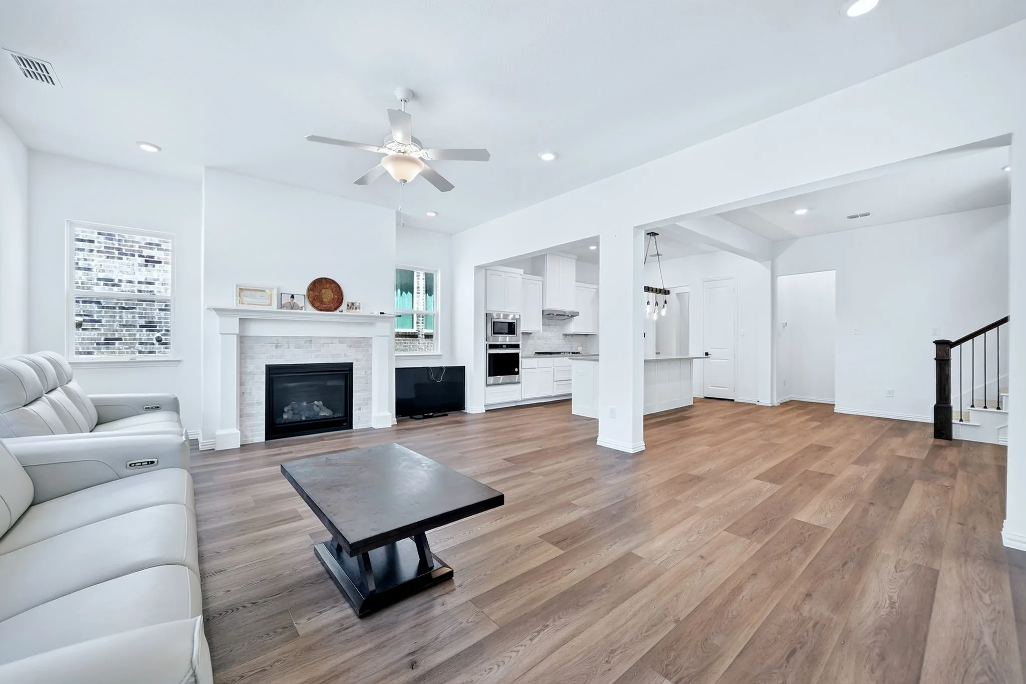 Single Family Residence For Sale in Collin County , 836 Utica Drive, Mc Kinney, Texas 75069, 3 Bedroom, 4 Bathroom, 2 Garage spaces, 2,394 Sqft, built in 2021, mls#21367414, Real Estate Agent in Mc Kinney, Homes For Sale in Collin county, Homes For Sale in Mc Kinney, Realtor in Mc Kinney Texas, Real Estate Brokerage Independent Realty Texas, Luminita Cordes Realtor