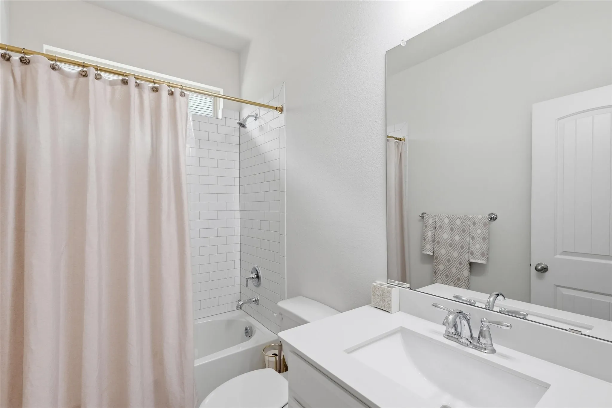 Single Family Residence For Rent in Denton County , 1704 Blakely Place, Little Elm, Texas 76227, 3 Bedroom, 2 Bathroom, 2 Garage spaces, 1,745 Sqft, built in 2022, mls#21358589, Real Estate Agent in Little Elm, Homes For Rent in Denton county, Homes For Rent in Little Elm, Realtor in Little Elm Texas, Real Estate Brokerage Independent Realty Texas, Luminita Cordes Realtor