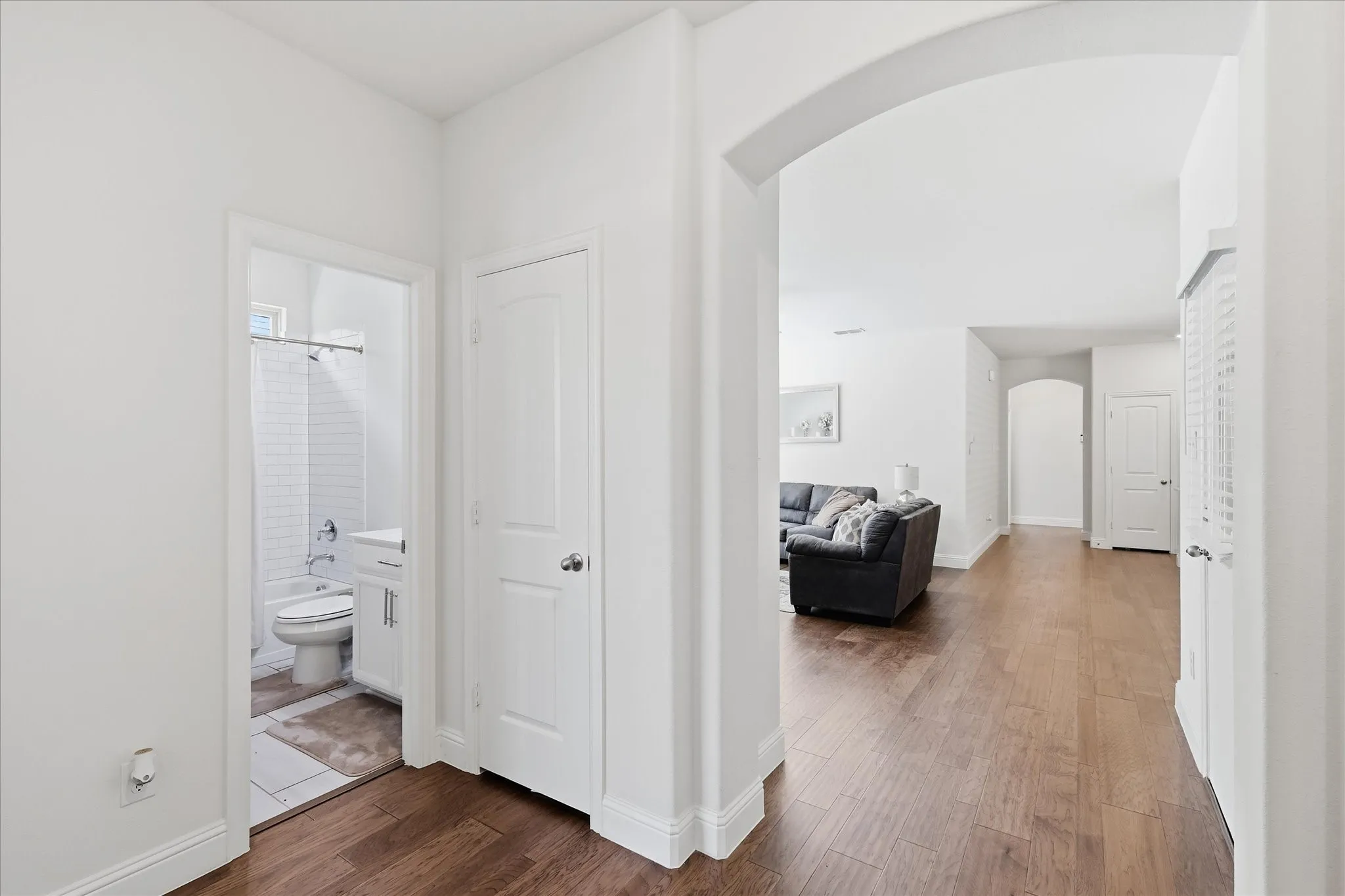 Single Family Residence For Rent in Denton County , 1704 Blakely Place, Little Elm, Texas 76227, 3 Bedroom, 2 Bathroom, 2 Garage spaces, 1,745 Sqft, built in 2022, mls#21358589, Real Estate Agent in Little Elm, Homes For Rent in Denton county, Homes For Rent in Little Elm, Realtor in Little Elm Texas, Real Estate Brokerage Independent Realty Texas, Luminita Cordes Realtor