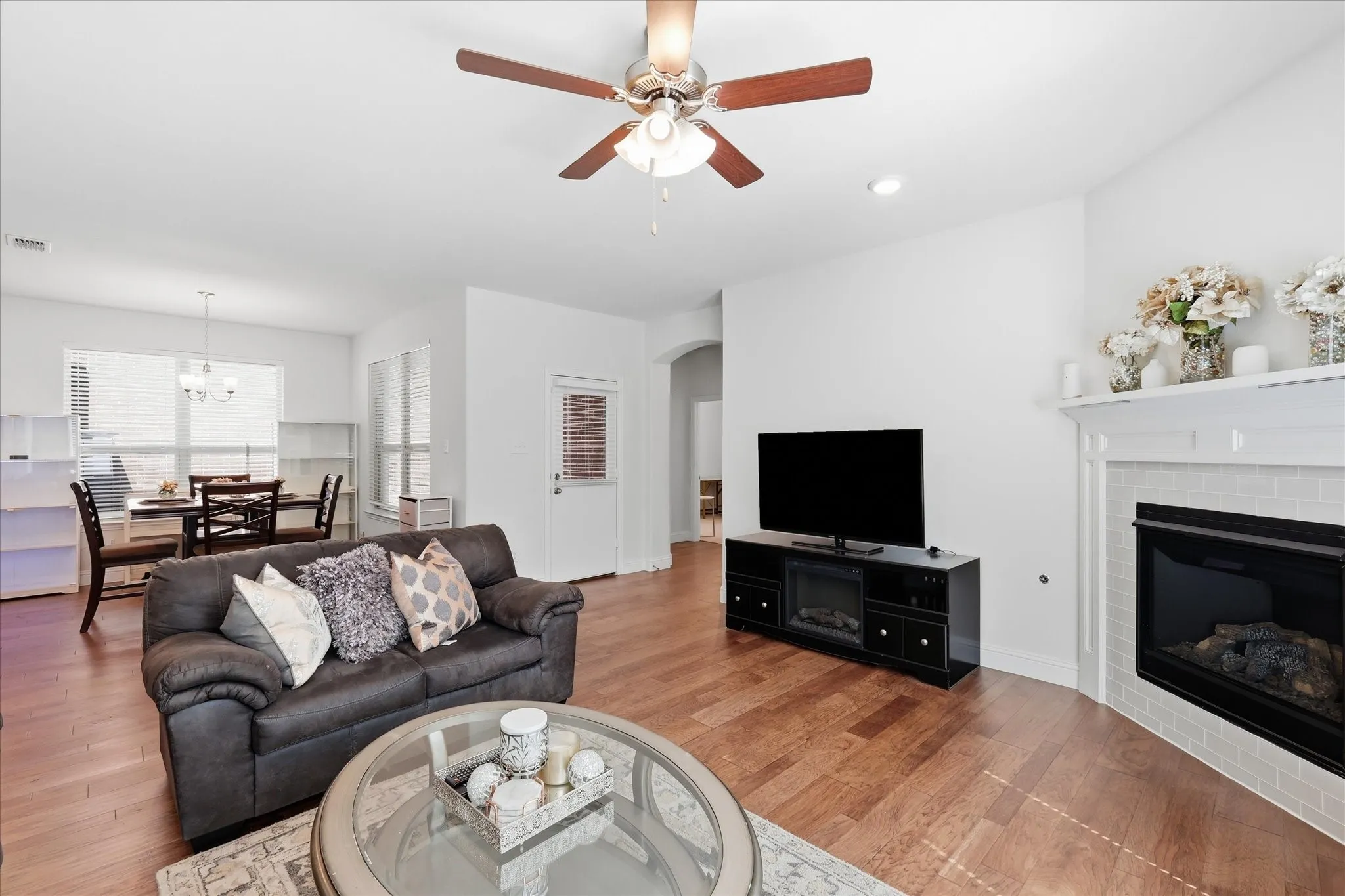 Single Family Residence For Rent in Denton County , 1704 Blakely Place, Little Elm, Texas 76227, 3 Bedroom, 2 Bathroom, 2 Garage spaces, 1,745 Sqft, built in 2022, mls#21358589, Real Estate Agent in Little Elm, Homes For Rent in Denton county, Homes For Rent in Little Elm, Realtor in Little Elm Texas, Real Estate Brokerage Independent Realty Texas, Luminita Cordes Realtor