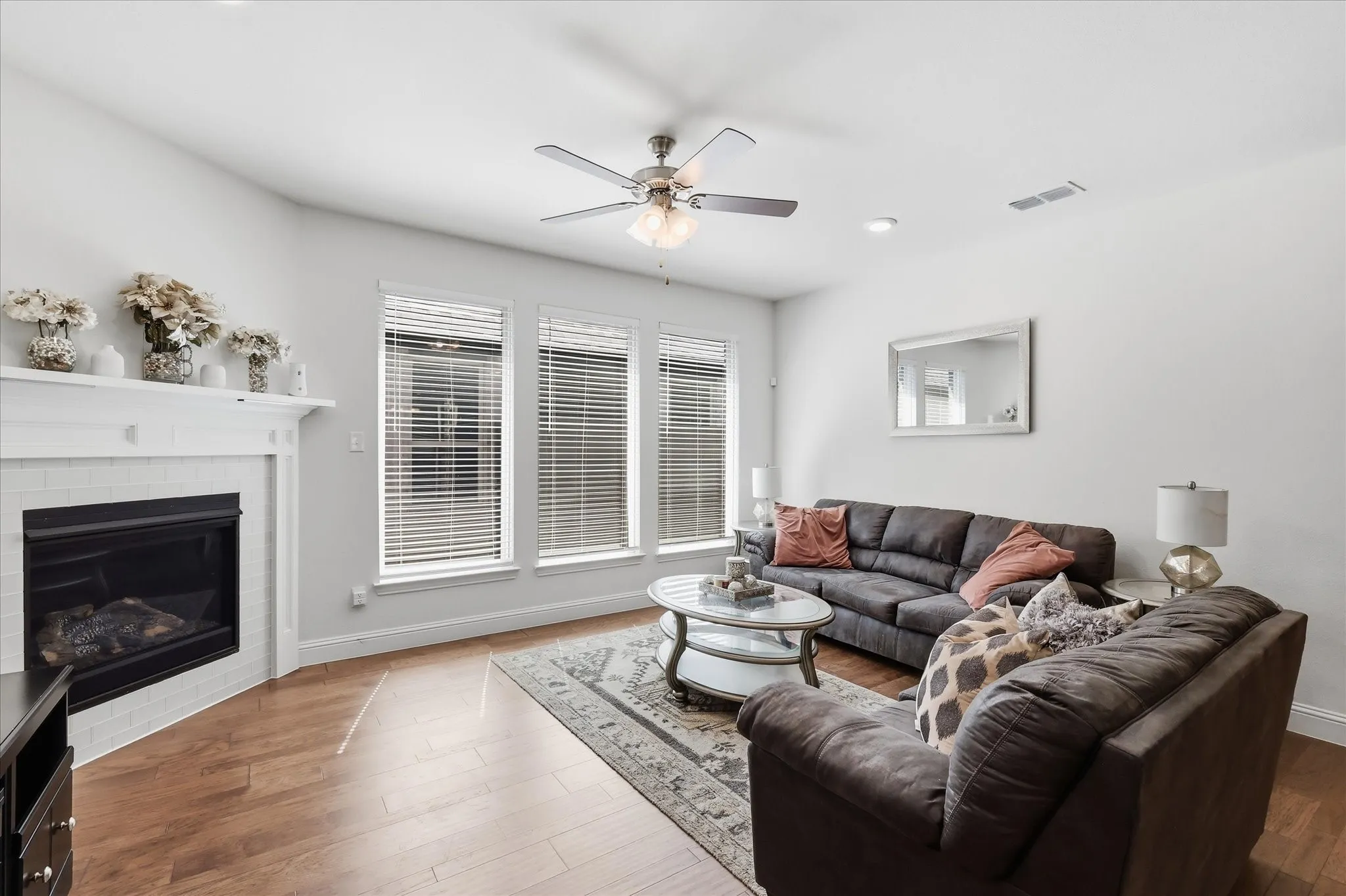 Single Family Residence For Rent in Denton County , 1704 Blakely Place, Little Elm, Texas 76227, 3 Bedroom, 2 Bathroom, 2 Garage spaces, 1,745 Sqft, built in 2022, mls#21358589, Real Estate Agent in Little Elm, Homes For Rent in Denton county, Homes For Rent in Little Elm, Realtor in Little Elm Texas, Real Estate Brokerage Independent Realty Texas, Luminita Cordes Realtor