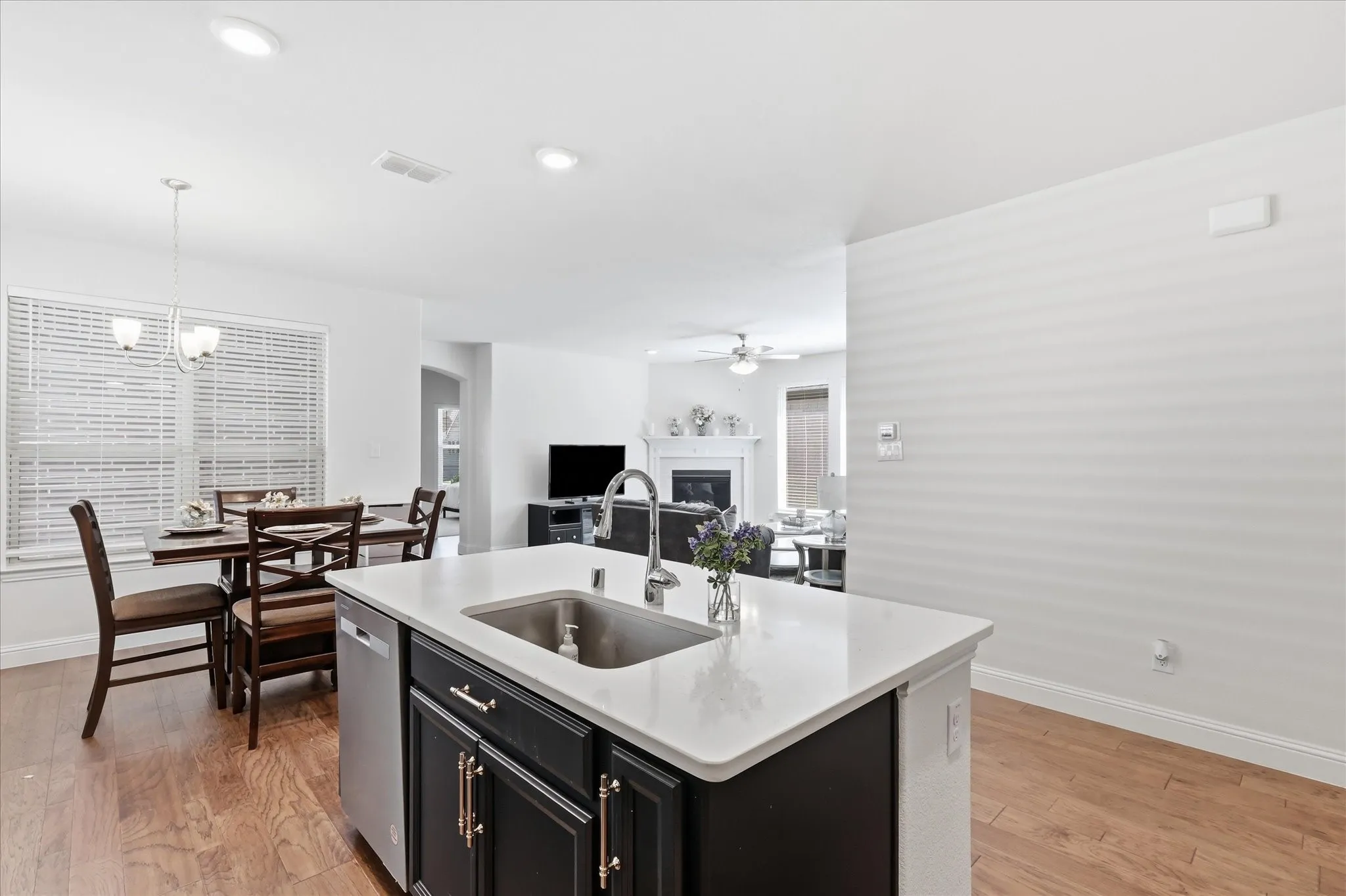 Single Family Residence For Rent in Denton County , 1704 Blakely Place, Little Elm, Texas 76227, 3 Bedroom, 2 Bathroom, 2 Garage spaces, 1,745 Sqft, built in 2022, mls#21358589, Real Estate Agent in Little Elm, Homes For Rent in Denton county, Homes For Rent in Little Elm, Realtor in Little Elm Texas, Real Estate Brokerage Independent Realty Texas, Luminita Cordes Realtor