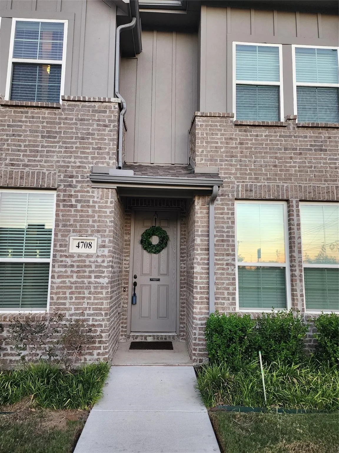 Townhouse For Rent in Tarrant County , 4708 Haltom Road, Haltom City, Texas 76117, 2 Bedroom, 2 Bathroom, 1 Garage spaces, 1,161 Sqft, built in 2023, mls#21367571, Real Estate Agent in Haltom City, Homes For Rent in Tarrant county, Homes For Rent in Haltom City, Realtor in Haltom City Texas, Real Estate Brokerage Independent Realty Texas, Luminita Cordes Realtor