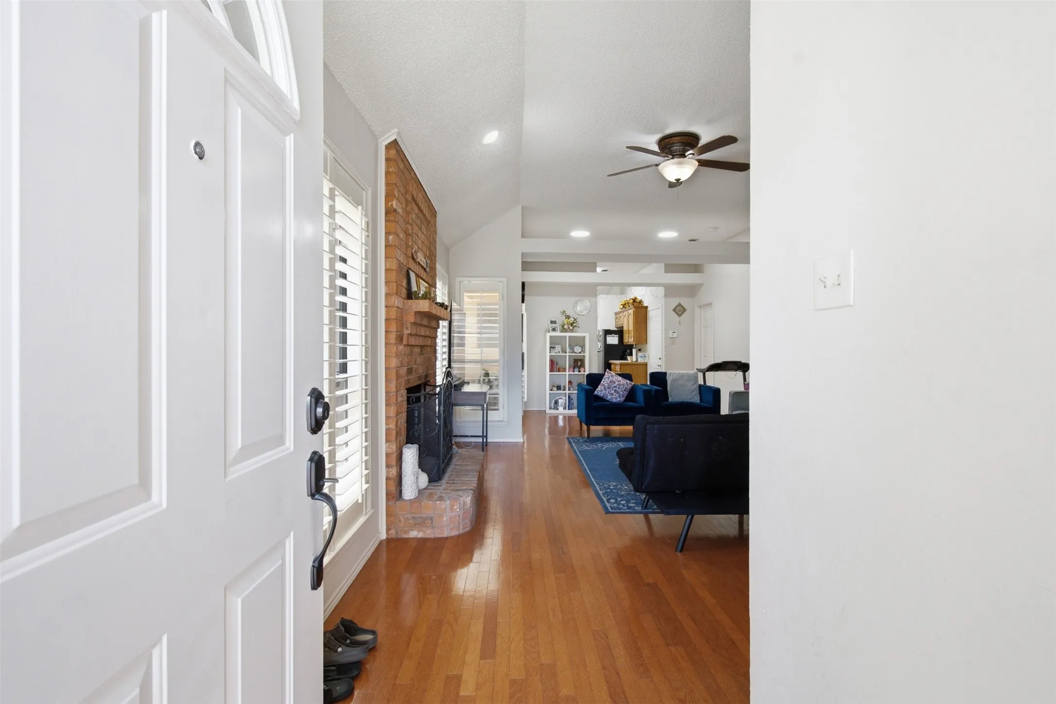 Single Family Residence For Rent in Dallas County , 923 Newport Drive, Mesquite, Texas 75149, 3 Bedroom, 2 Bathroom, 2 Garage spaces, 1,420 Sqft, built in 1993, mls#21366431, Real Estate Agent in Mesquite, Homes For Rent in Dallas county, Homes For Rent in Mesquite, Realtor in Mesquite Texas, Real Estate Brokerage Independent Realty Texas, Luminita Cordes Realtor