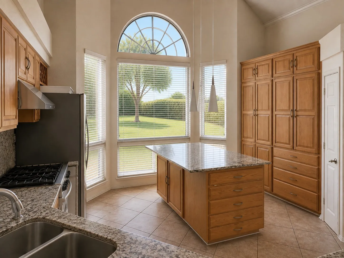 Single Family Residence For Rent in Dallas County , 3713 Catalina Street, Rowlett, Texas 75088, 3 Bedroom, 2 Bathroom, 2 Garage spaces, 1,843 Sqft, built in 1990, mls#21367046, Real Estate Agent in Rowlett, Homes For Rent in Dallas county, Homes For Rent in Rowlett, Realtor in Rowlett Texas, Real Estate Brokerage Independent Realty Texas, Luminita Cordes Realtor