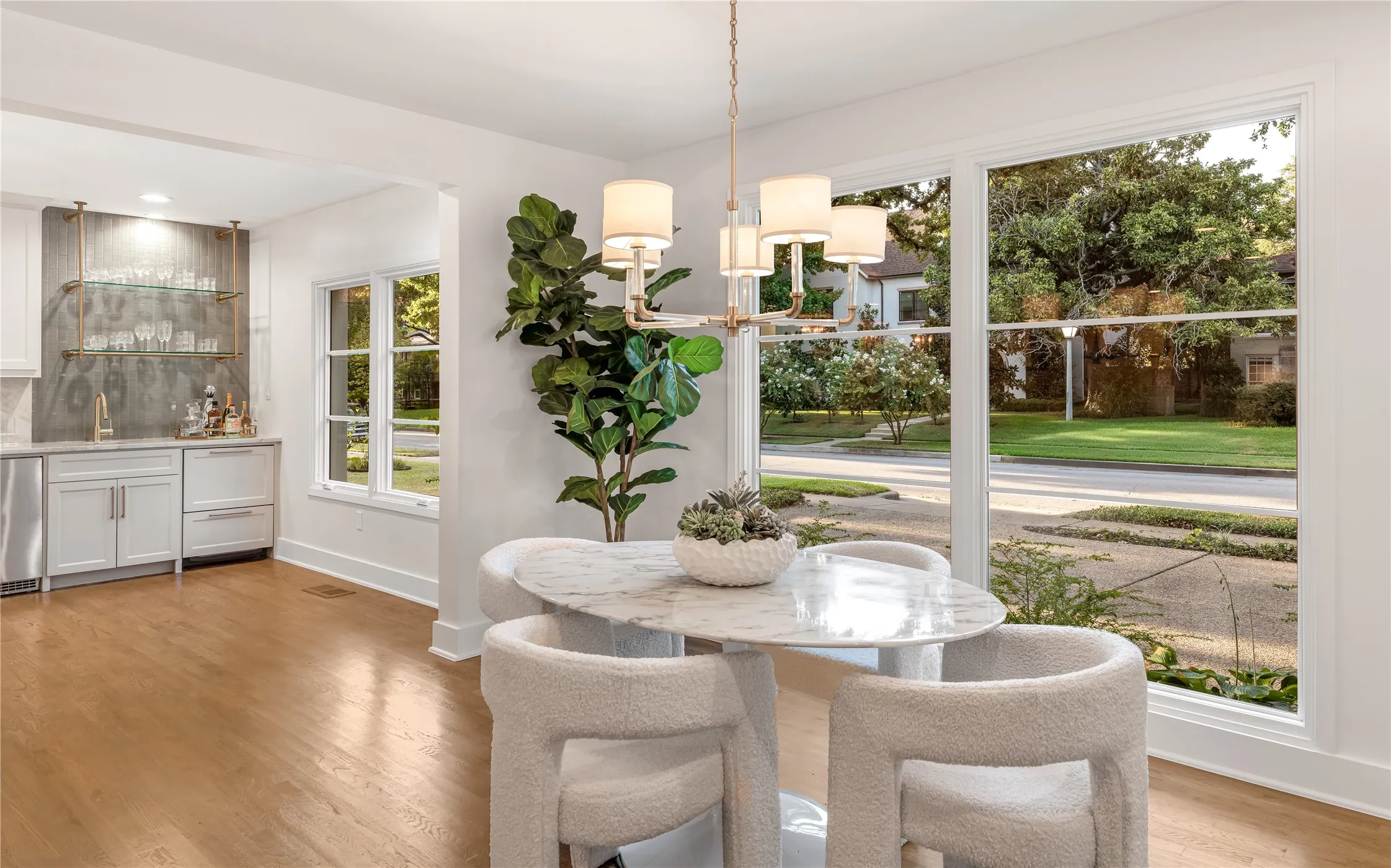 Single Family Residence For Sale in Dallas County , 4541 Westway Avenue, Highland Park, Texas 75205, 6 Bedroom, 7 Bathroom, 4 Garage spaces, 5,615 Sqft, built in 1938, mls#21367395, Real Estate Agent in Highland Park, Homes For Sale in Dallas county, Homes For Sale in Highland Park, Realtor in Highland Park Texas, Real Estate Brokerage Independent Realty Texas, Luminita Cordes Realtor